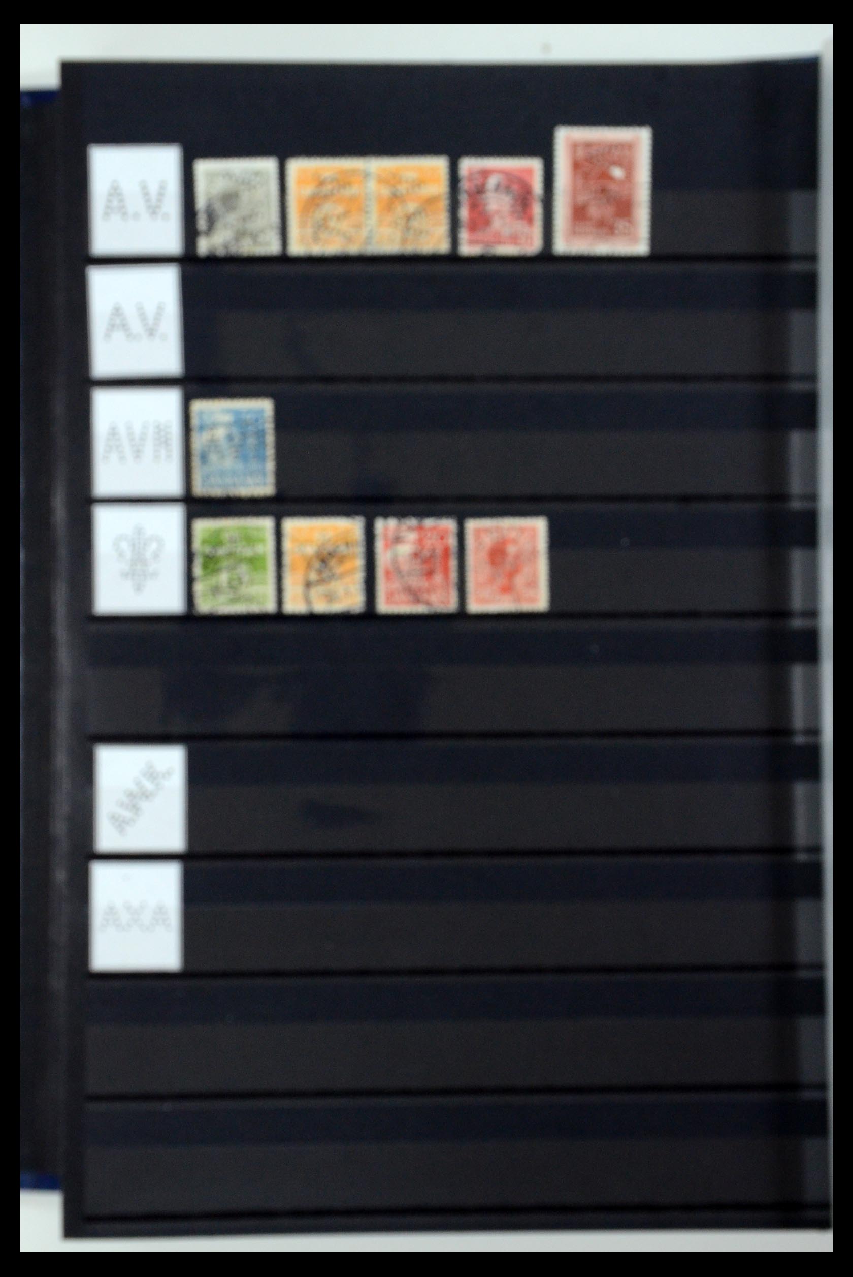 36396 012 - Postzegelverzameling 36396 Denemarken perfins.