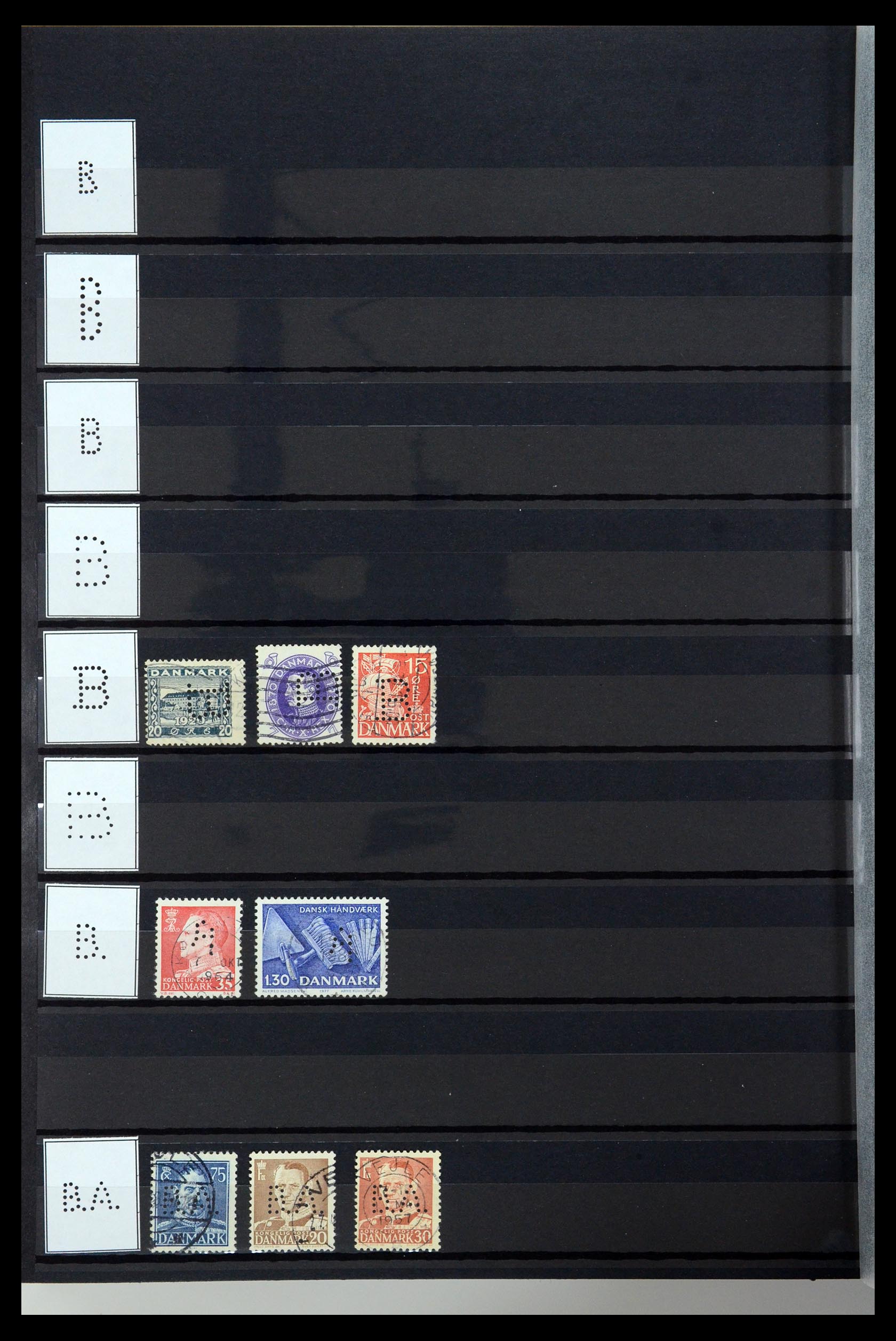36396 014 - Postzegelverzameling 36396 Denemarken perfins.