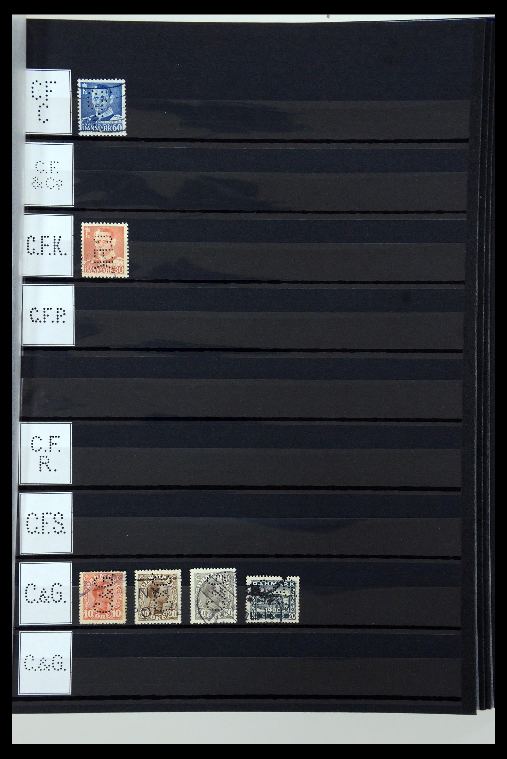 36396 025 - Postzegelverzameling 36396 Denemarken perfins.