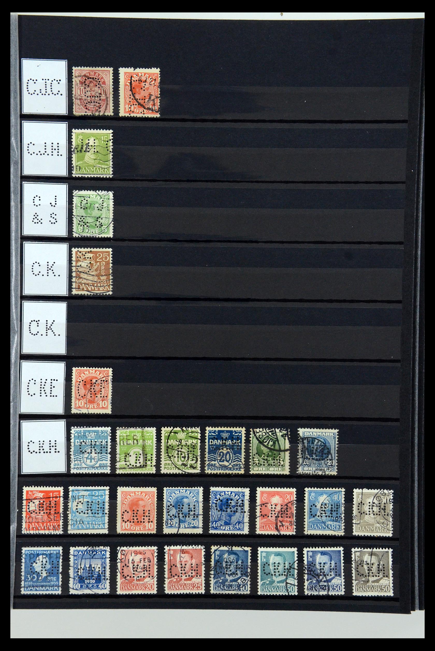 36396 027 - Postzegelverzameling 36396 Denemarken perfins.