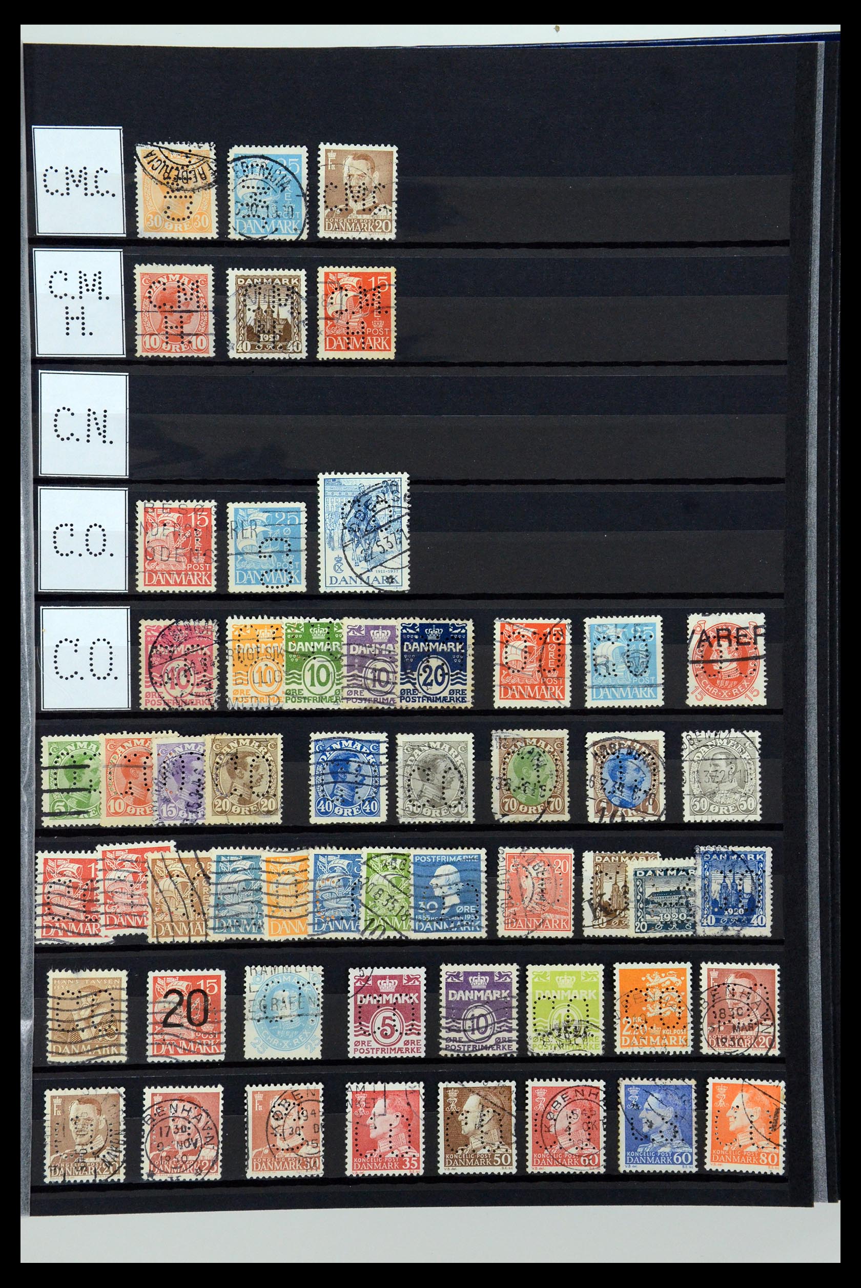36396 029 - Postzegelverzameling 36396 Denemarken perfins.