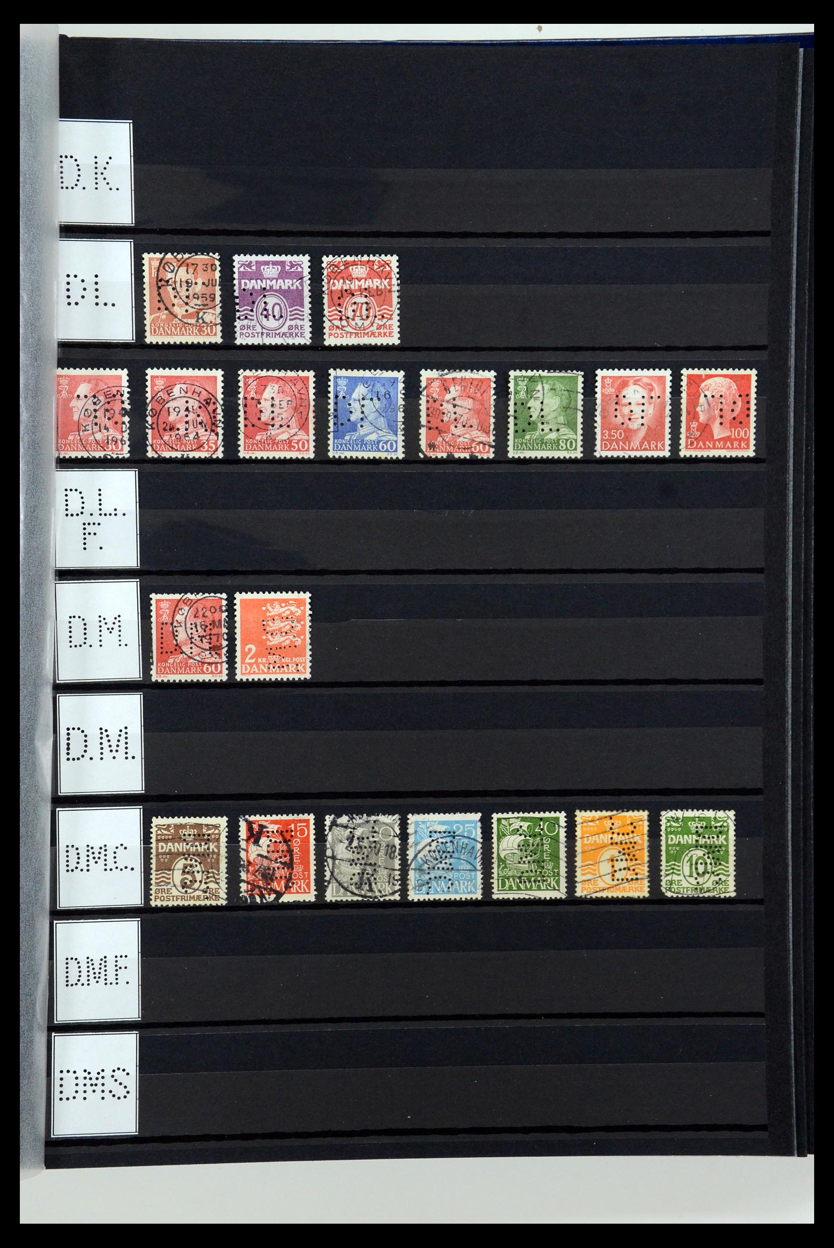 36396 038 - Postzegelverzameling 36396 Denemarken perfins.