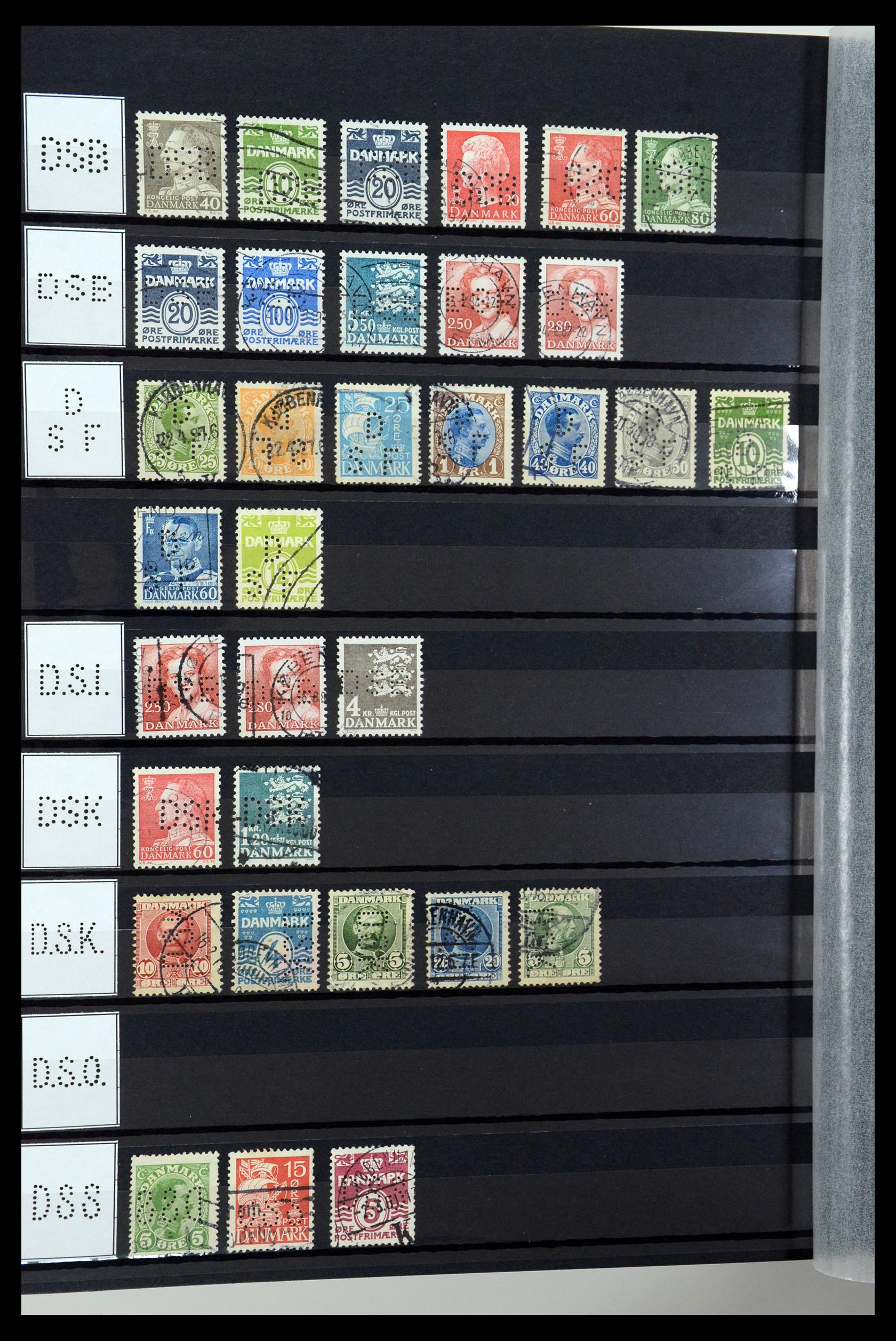 36396 041 - Postzegelverzameling 36396 Denemarken perfins.