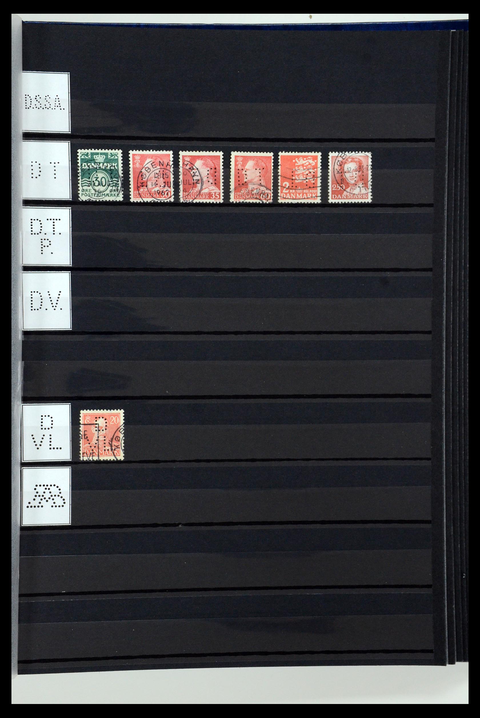 36396 042 - Postzegelverzameling 36396 Denemarken perfins.