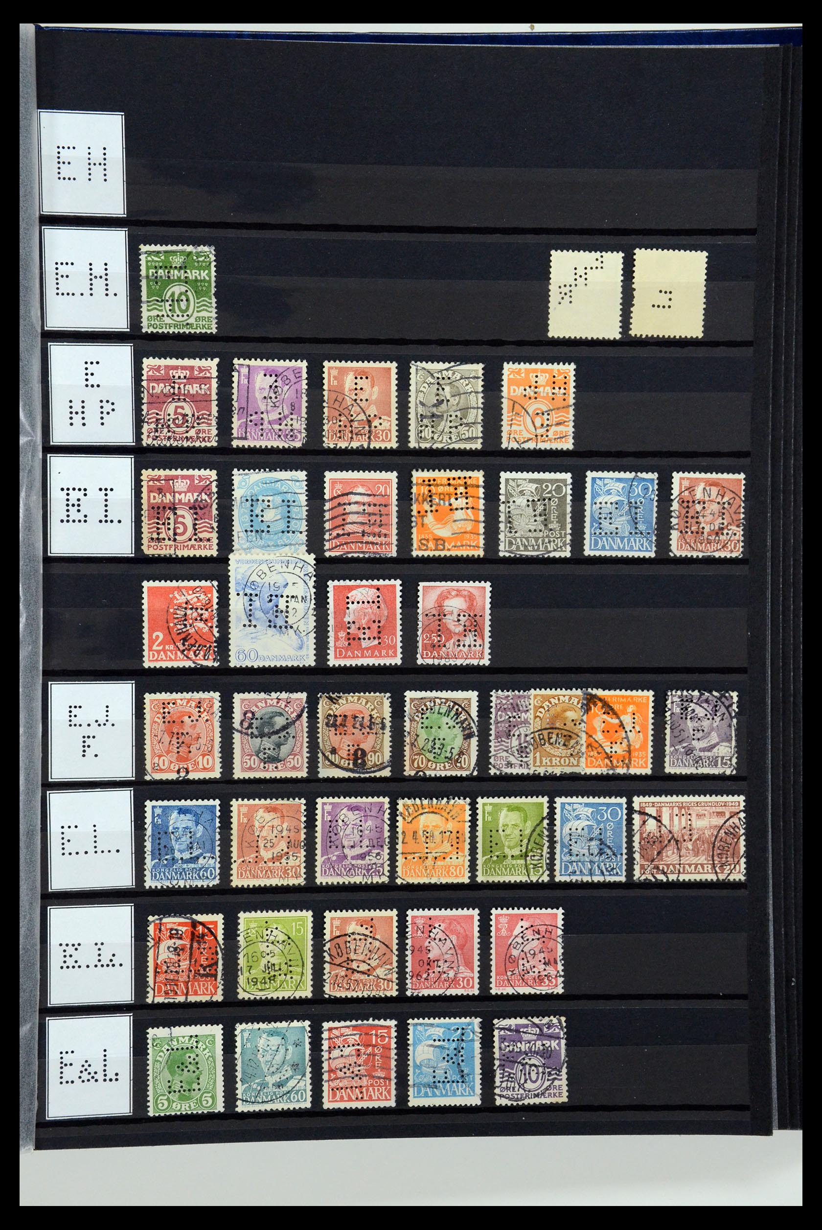 36396 044 - Postzegelverzameling 36396 Denemarken perfins.