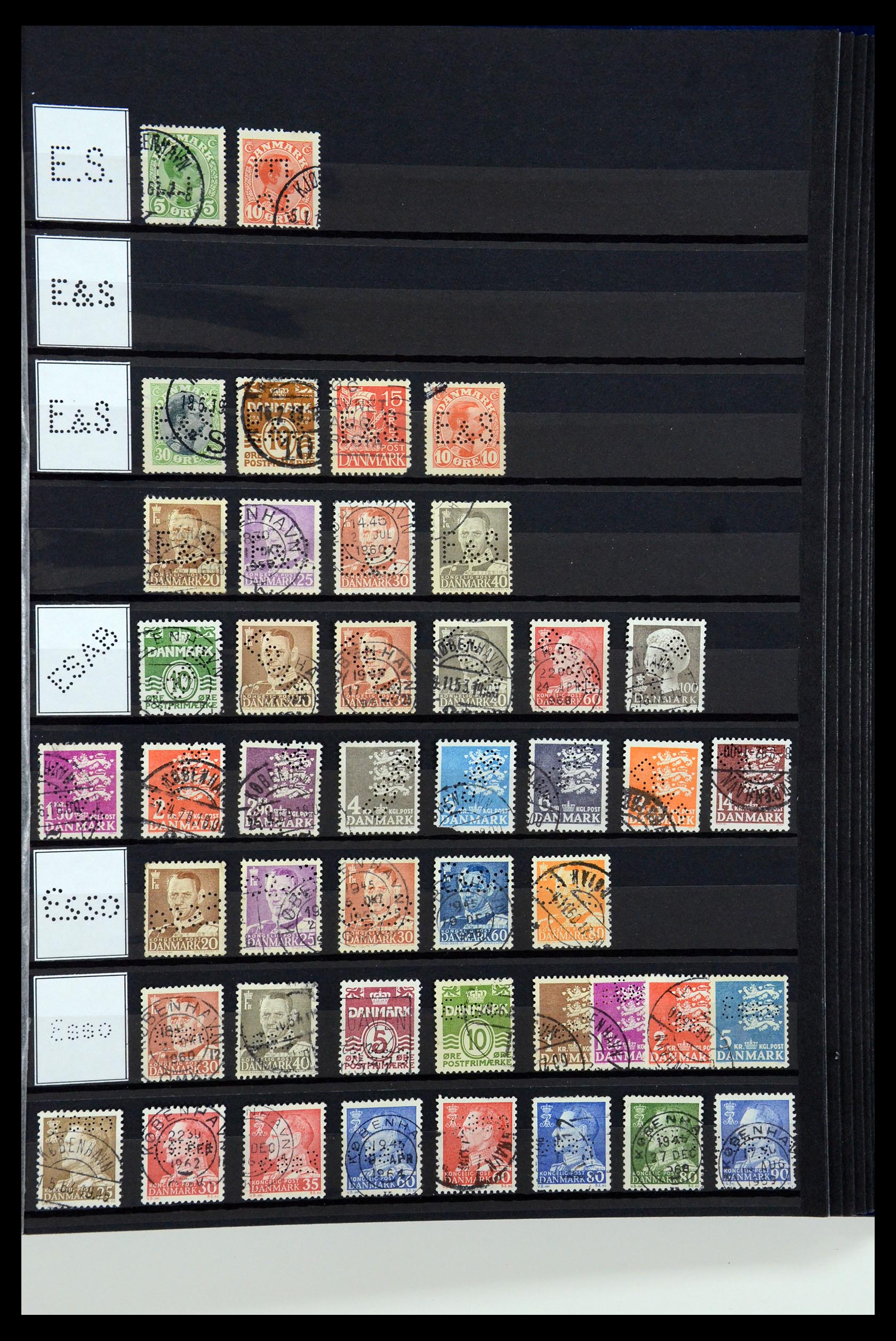 36396 046 - Postzegelverzameling 36396 Denemarken perfins.