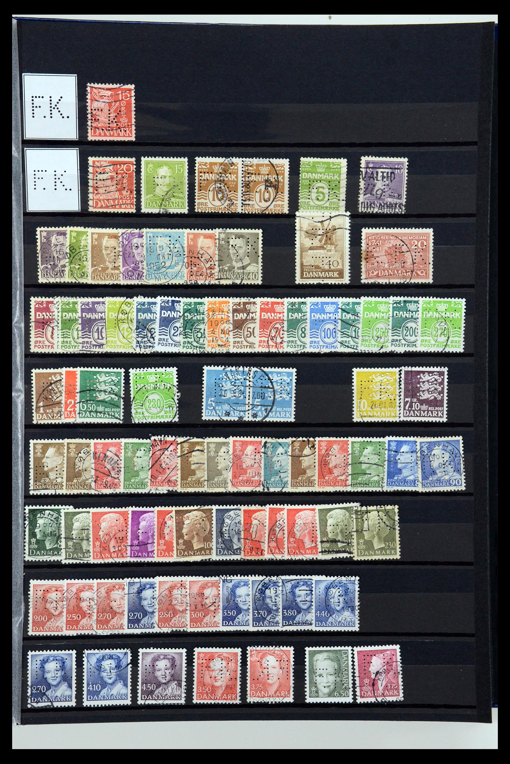 36396 052 - Postzegelverzameling 36396 Denemarken perfins.