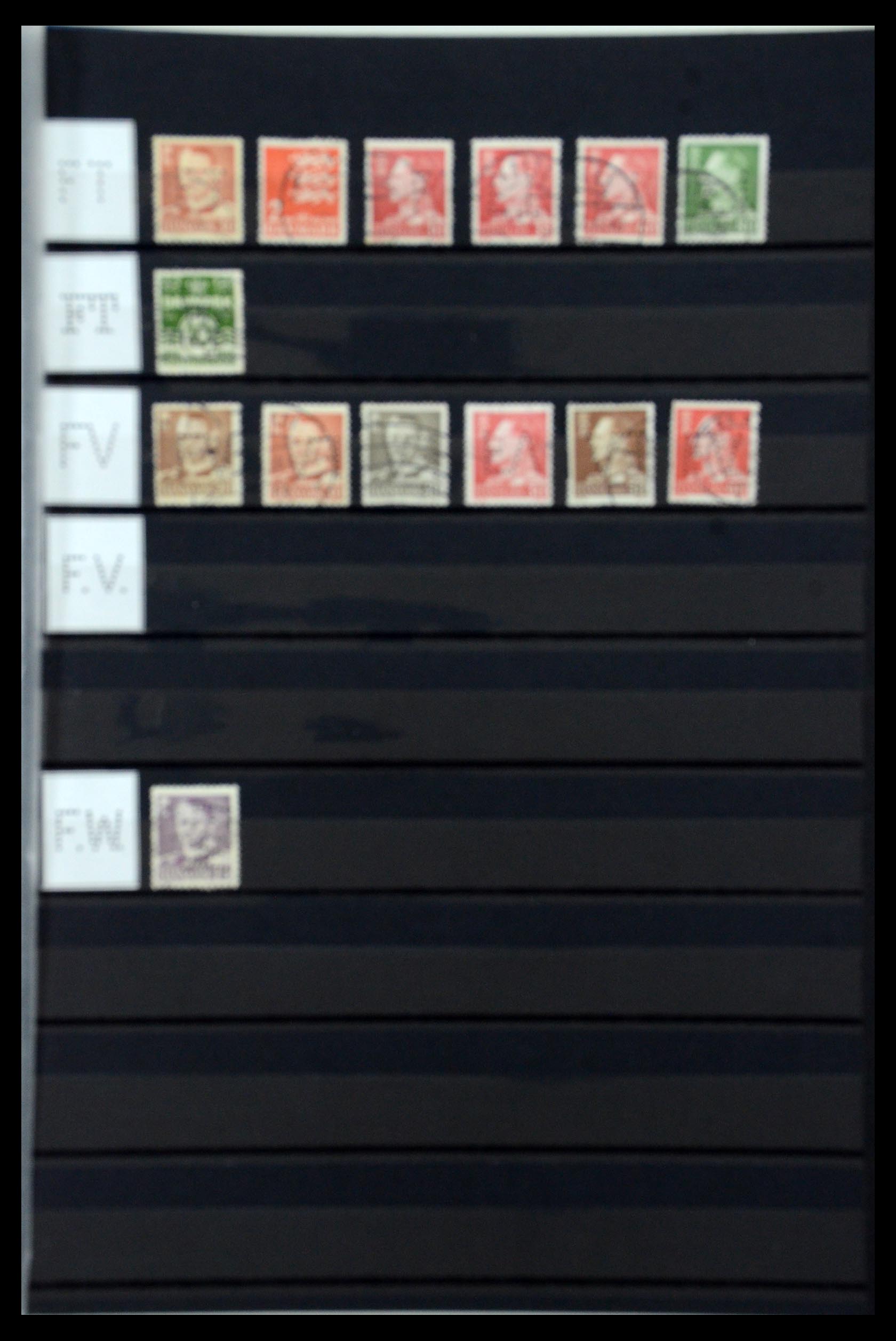 36396 056 - Postzegelverzameling 36396 Denemarken perfins.