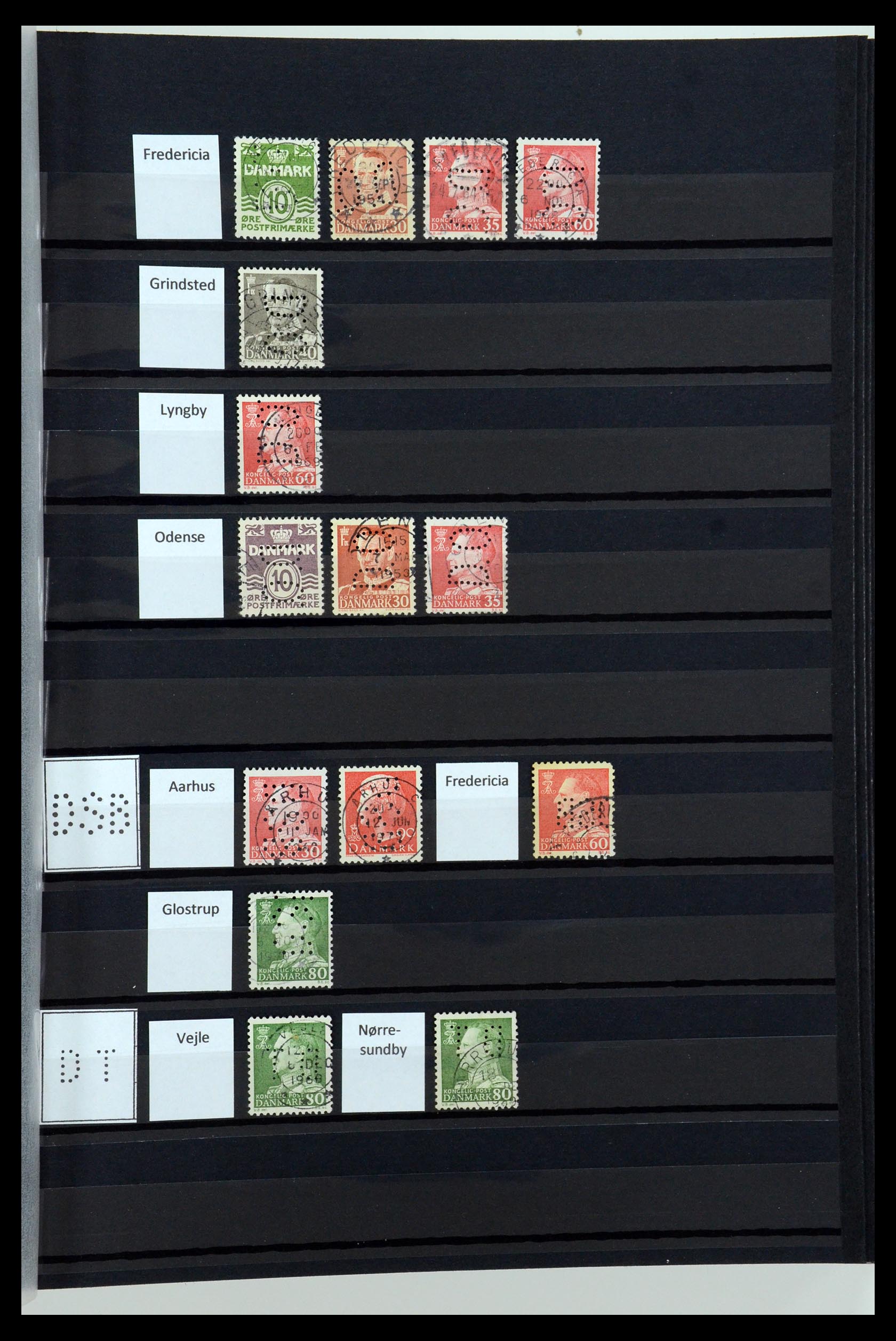 36396 064 - Postzegelverzameling 36396 Denemarken perfins.