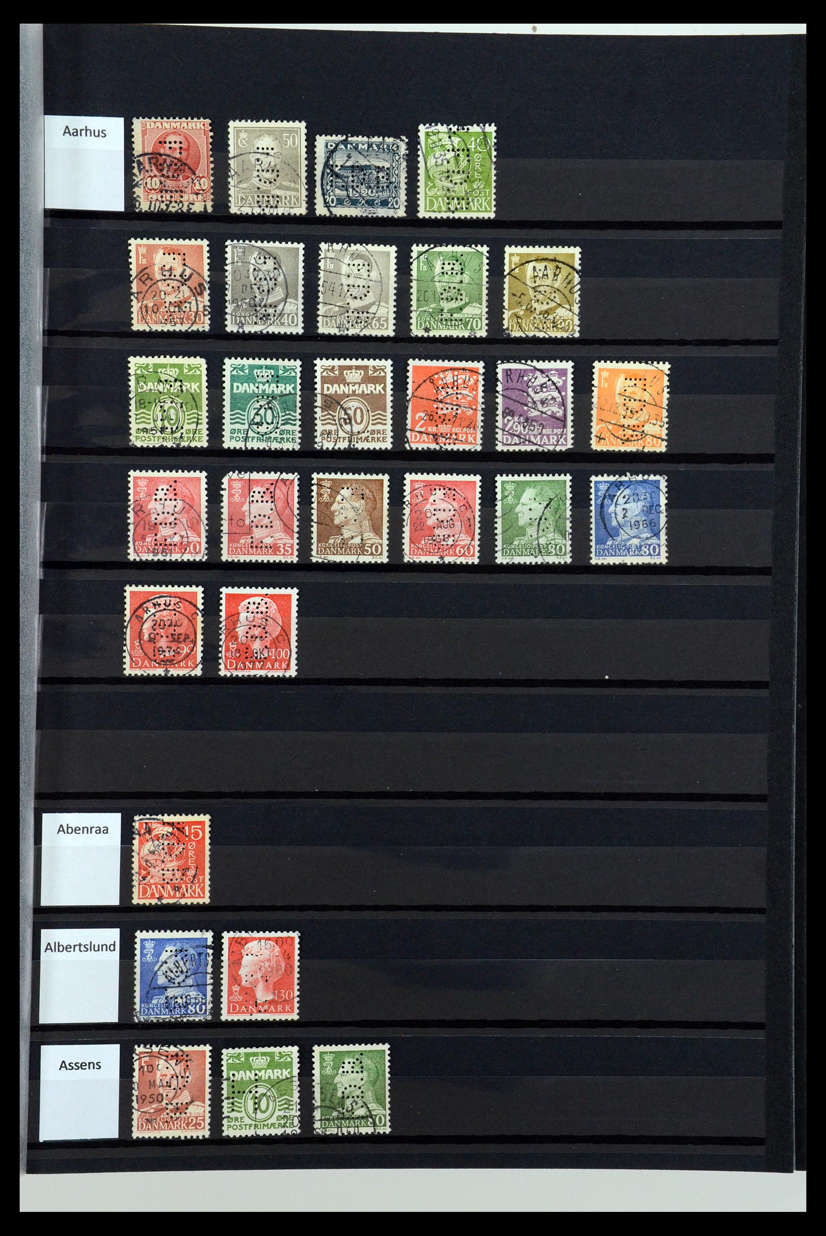 36396 067 - Postzegelverzameling 36396 Denemarken perfins.