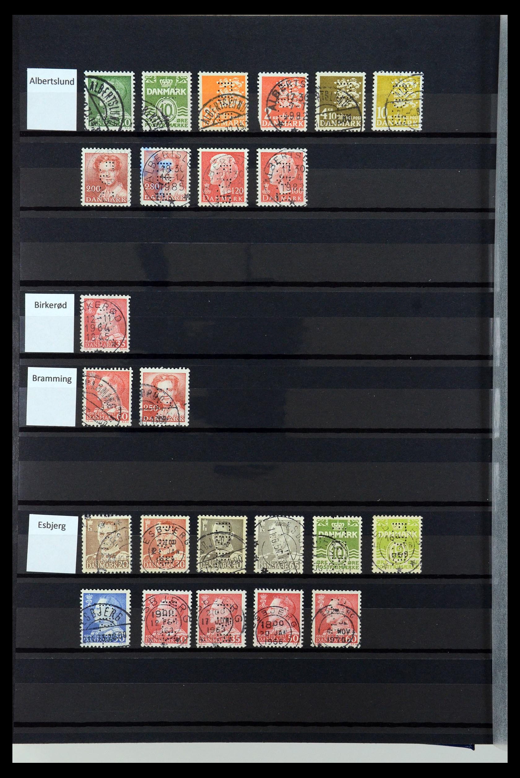 36396 068 - Postzegelverzameling 36396 Denemarken perfins.
