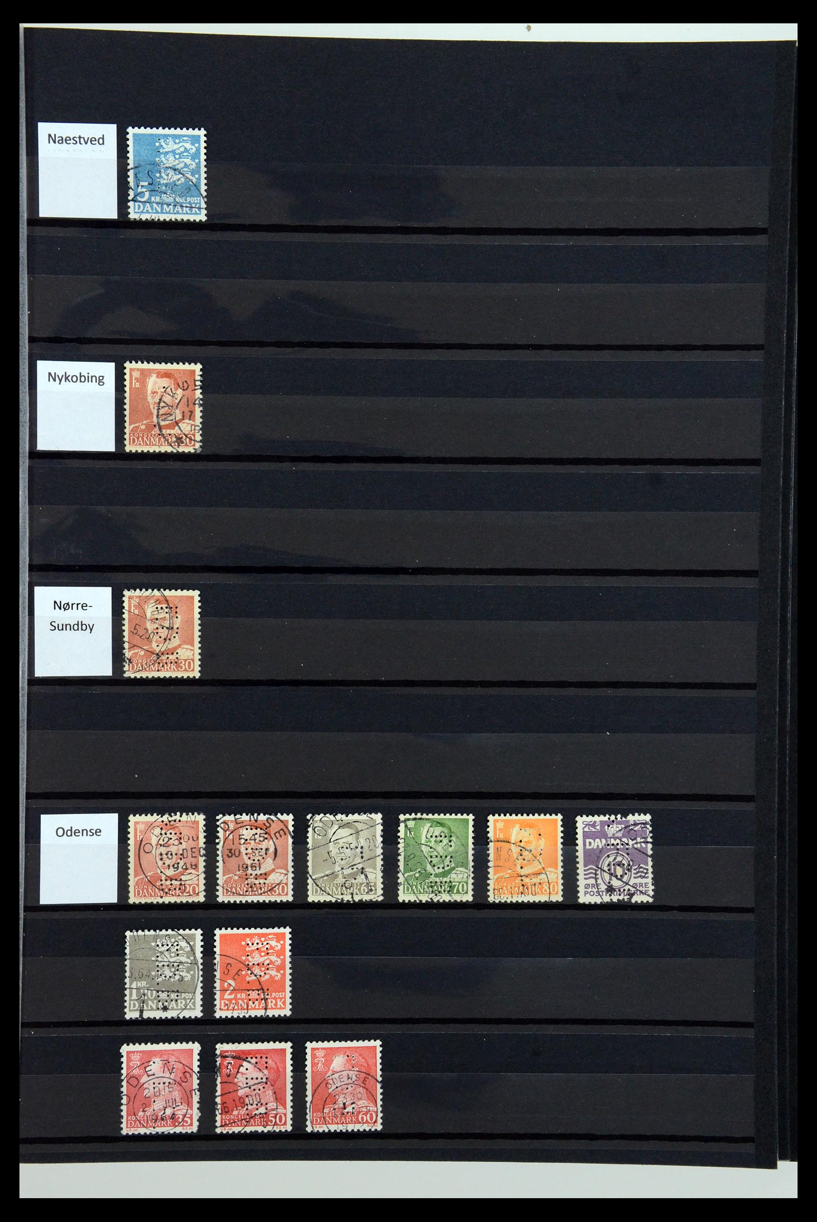 36396 071 - Postzegelverzameling 36396 Denemarken perfins.
