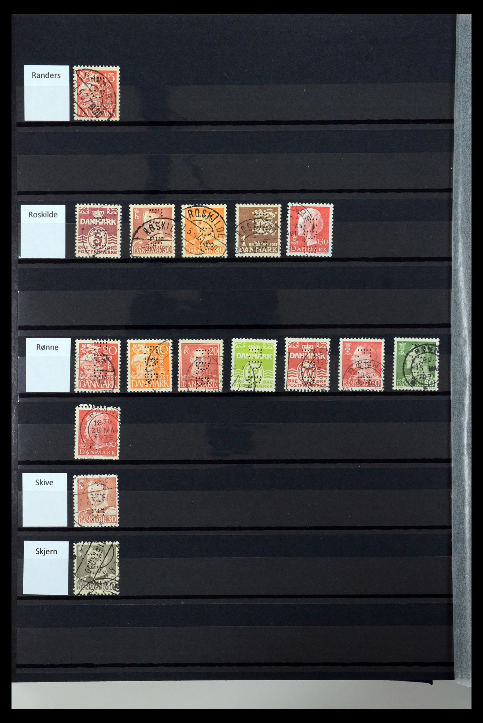 36396 072 - Postzegelverzameling 36396 Denemarken perfins.