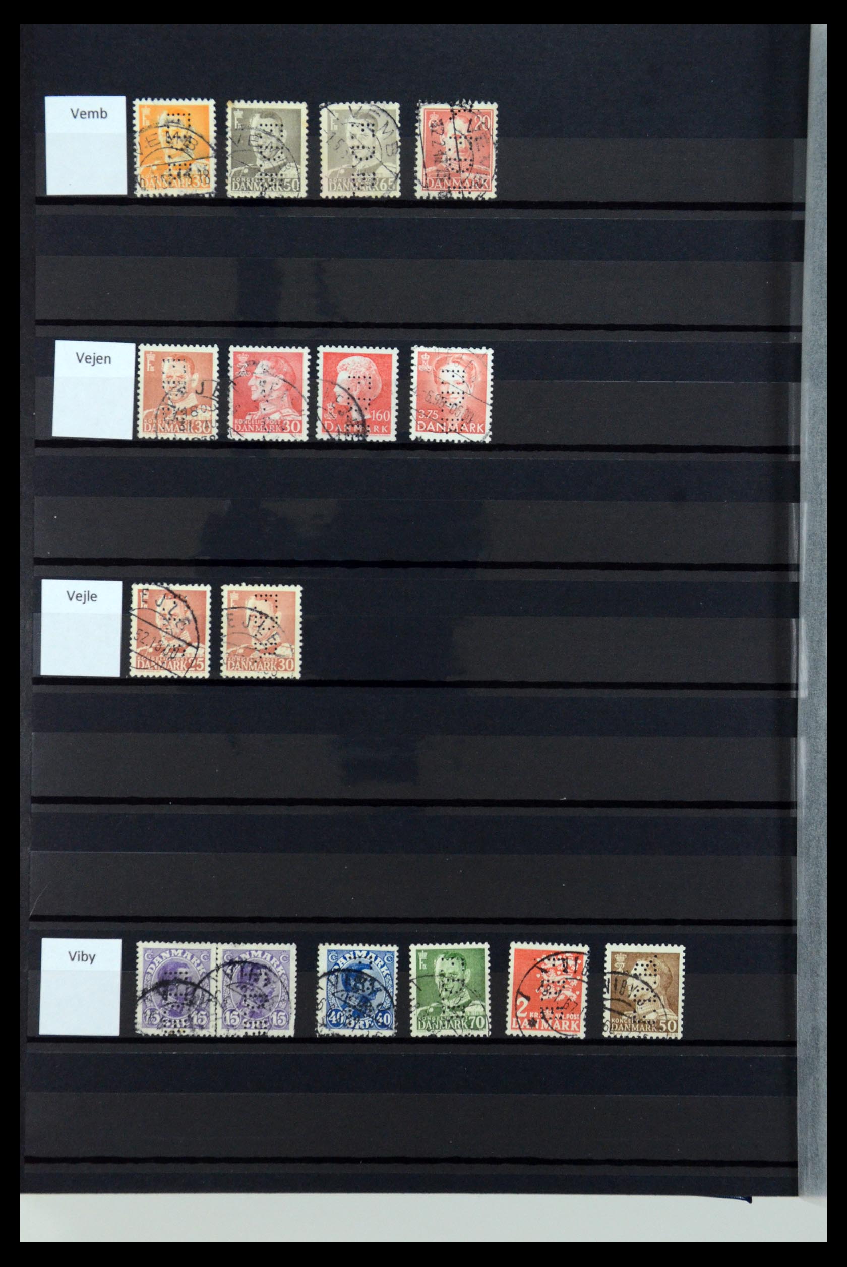 36396 074 - Postzegelverzameling 36396 Denemarken perfins.
