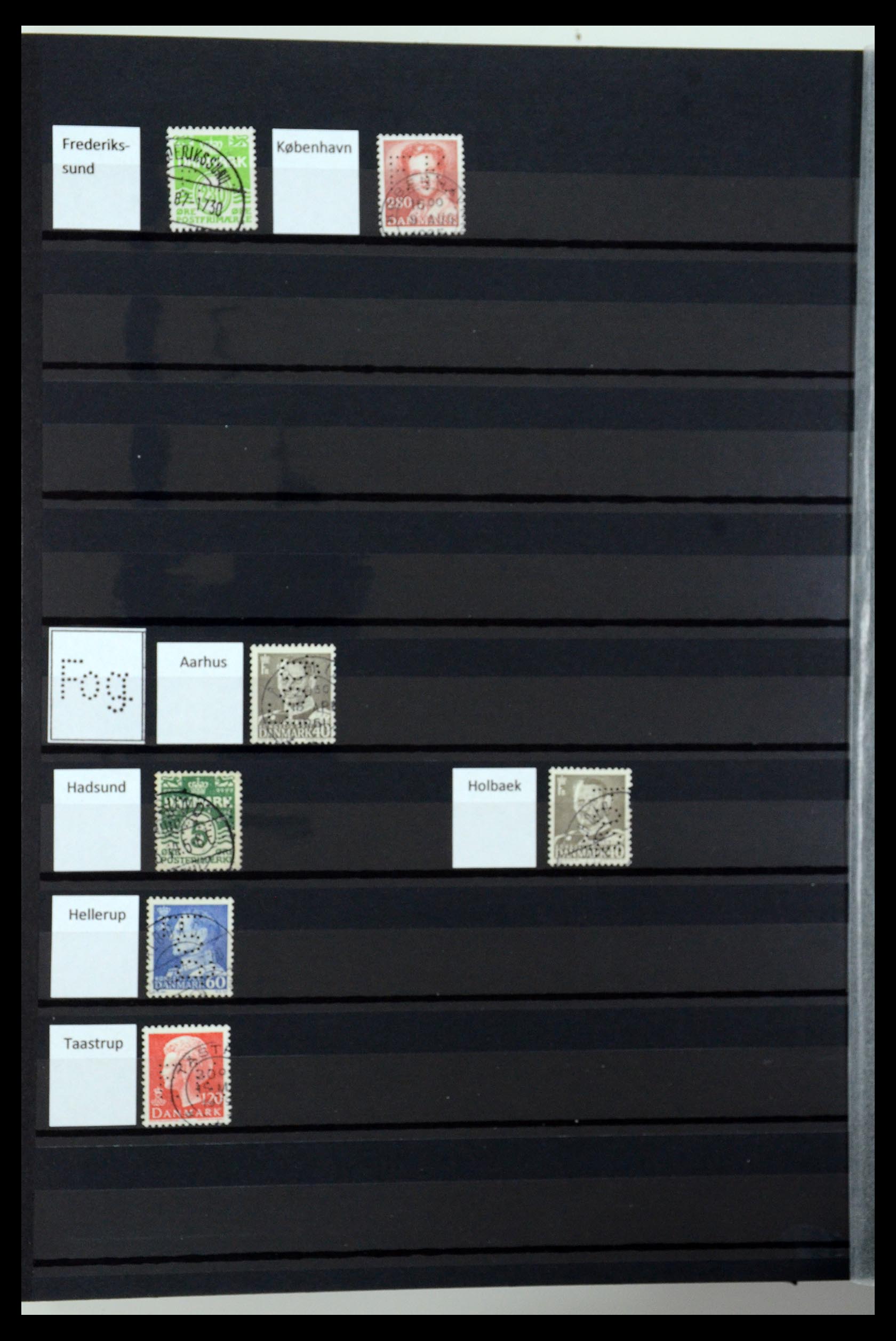 36396 076 - Postzegelverzameling 36396 Denemarken perfins.