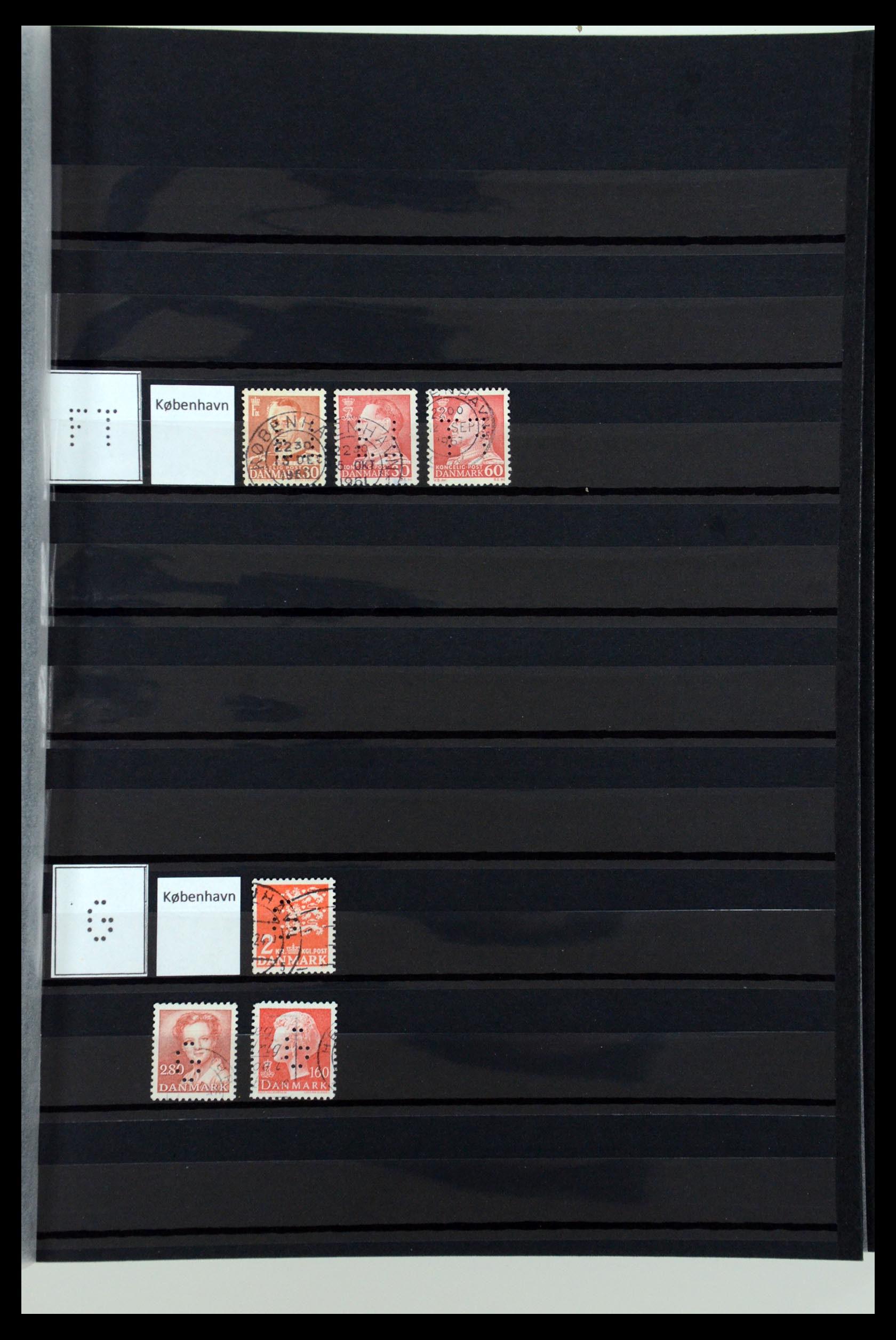 36396 077 - Postzegelverzameling 36396 Denemarken perfins.