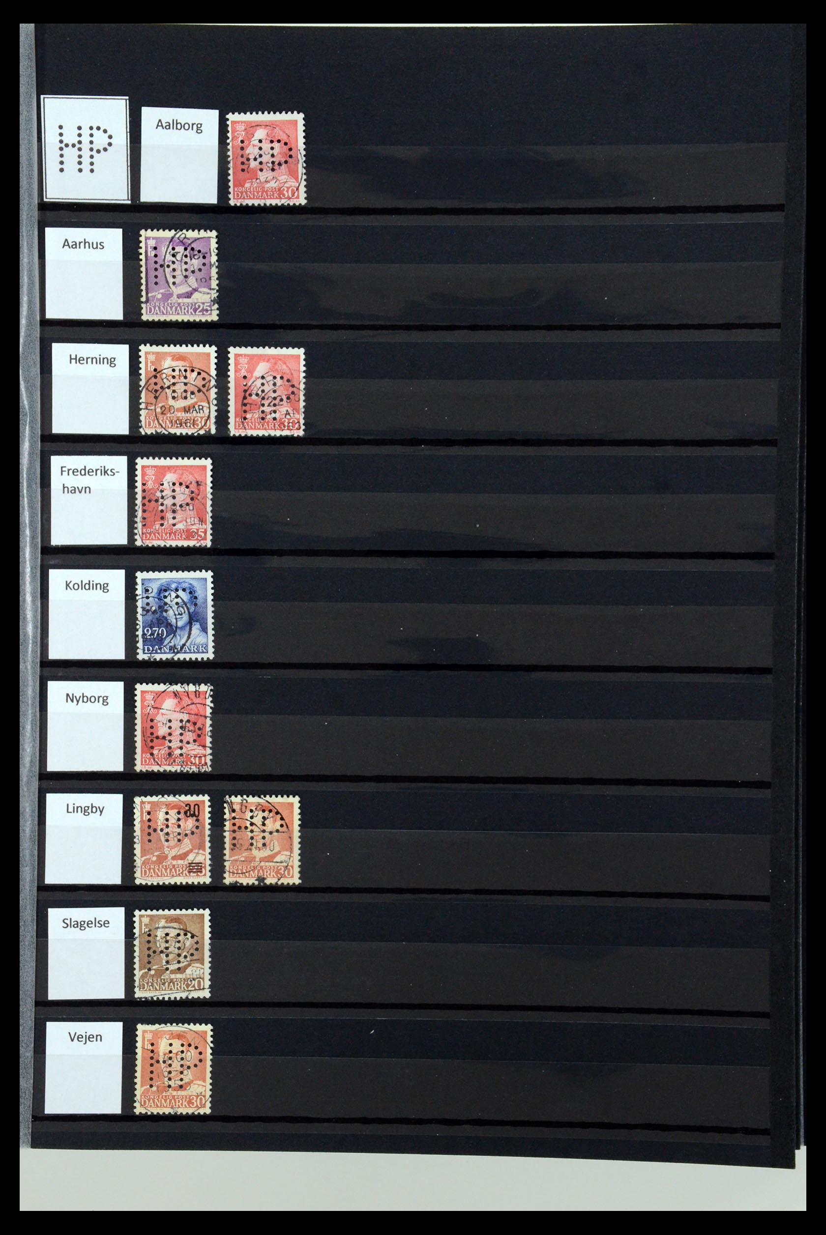 36396 080 - Postzegelverzameling 36396 Denemarken perfins.