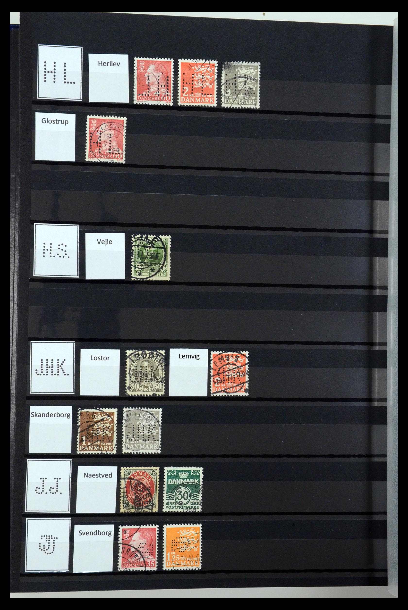 36396 081 - Postzegelverzameling 36396 Denemarken perfins.