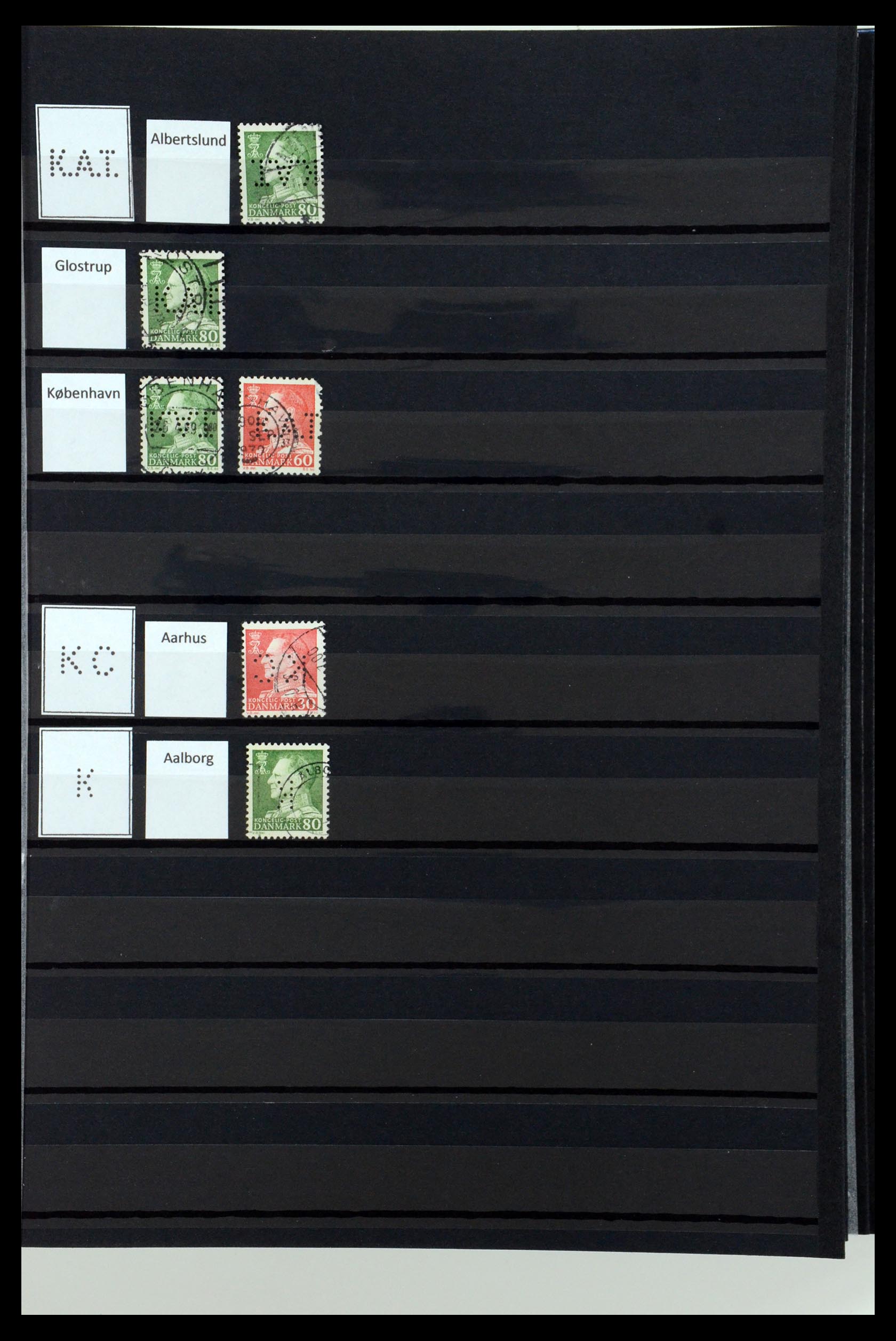 36396 082 - Postzegelverzameling 36396 Denemarken perfins.