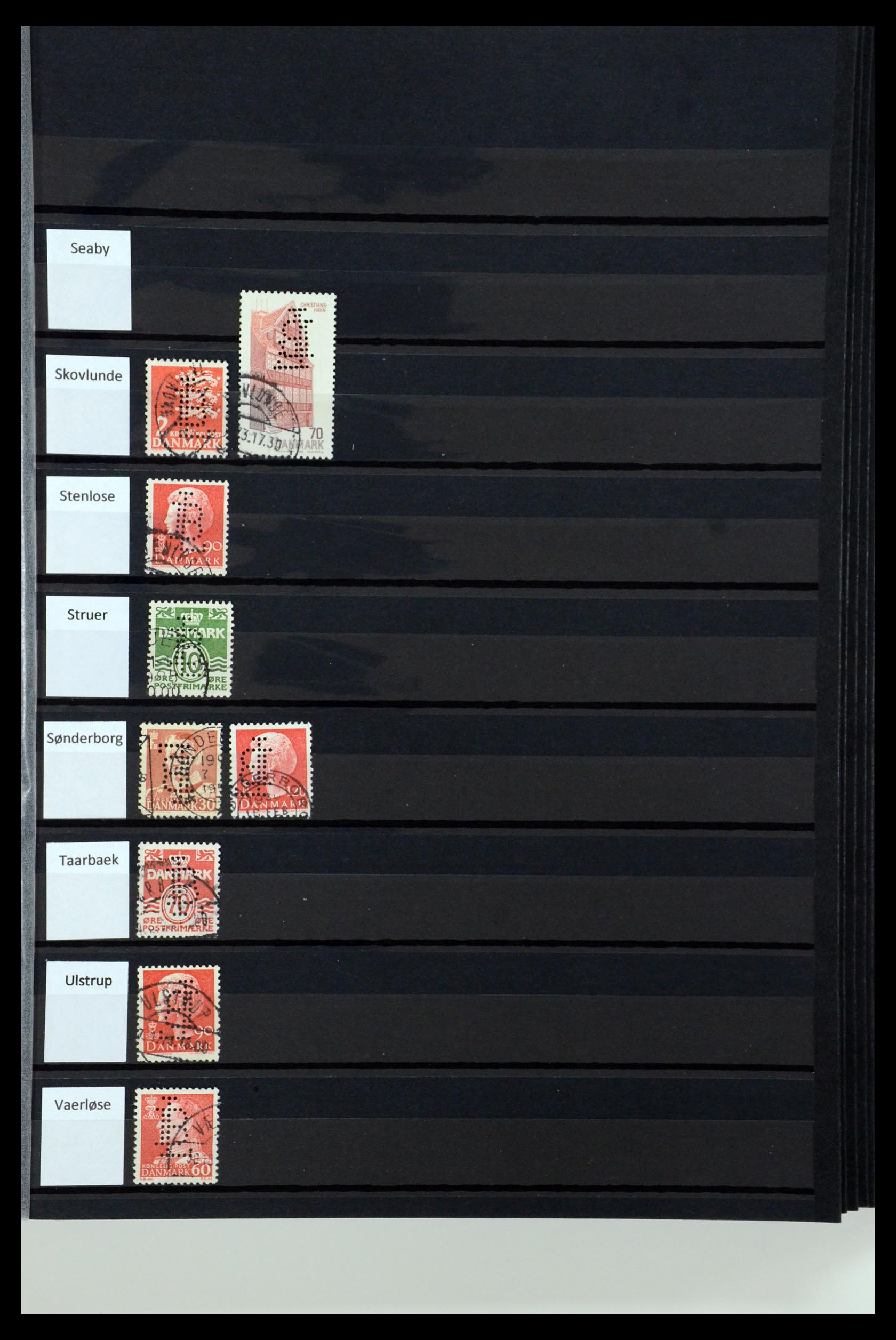 36396 092 - Postzegelverzameling 36396 Denemarken perfins.