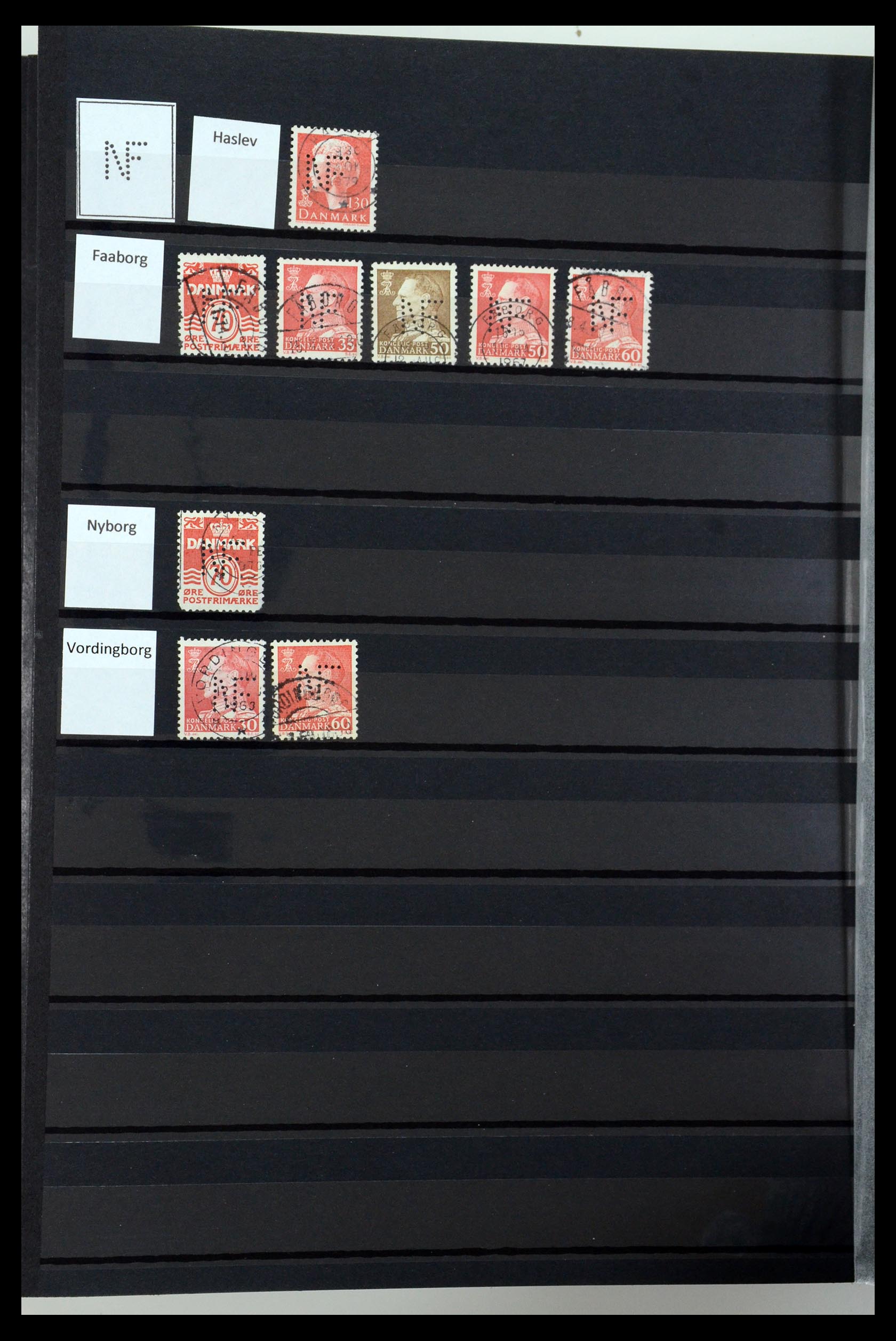 36396 097 - Postzegelverzameling 36396 Denemarken perfins.