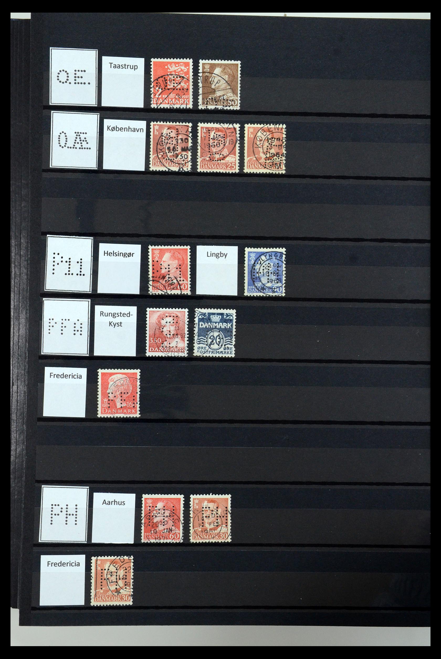 36396 099 - Postzegelverzameling 36396 Denemarken perfins.