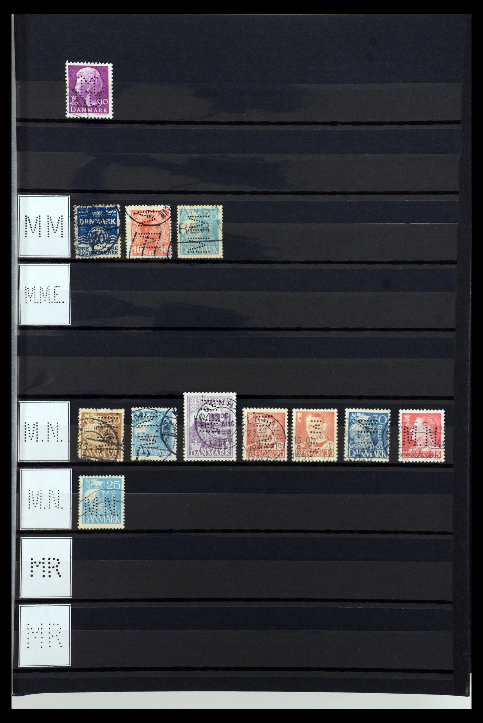 36396 174 - Postzegelverzameling 36396 Denemarken perfins.