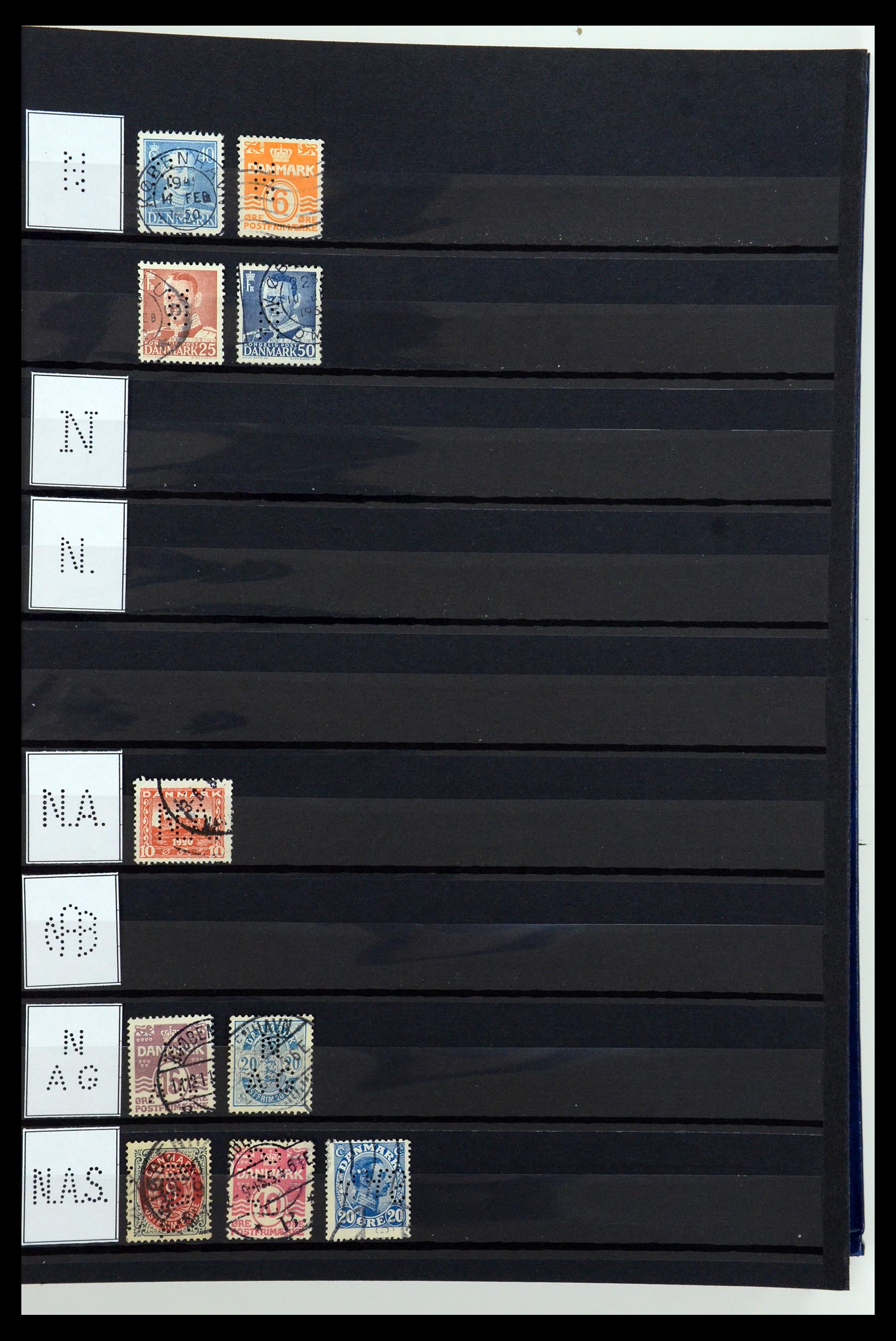 36396 176 - Postzegelverzameling 36396 Denemarken perfins.