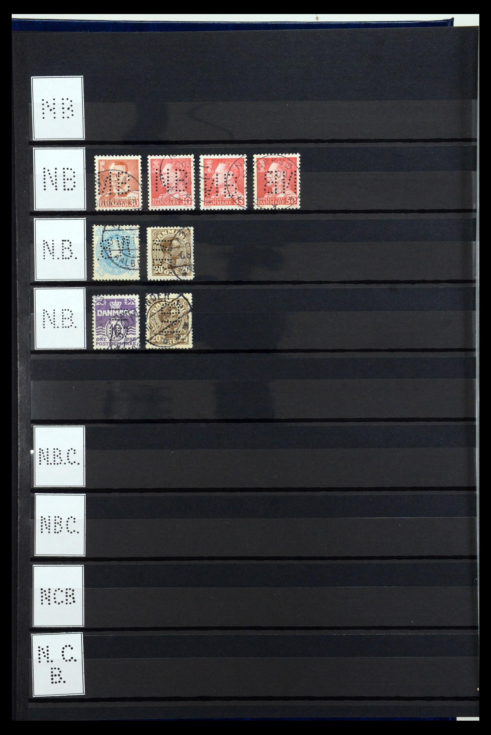 36396 177 - Postzegelverzameling 36396 Denemarken perfins.