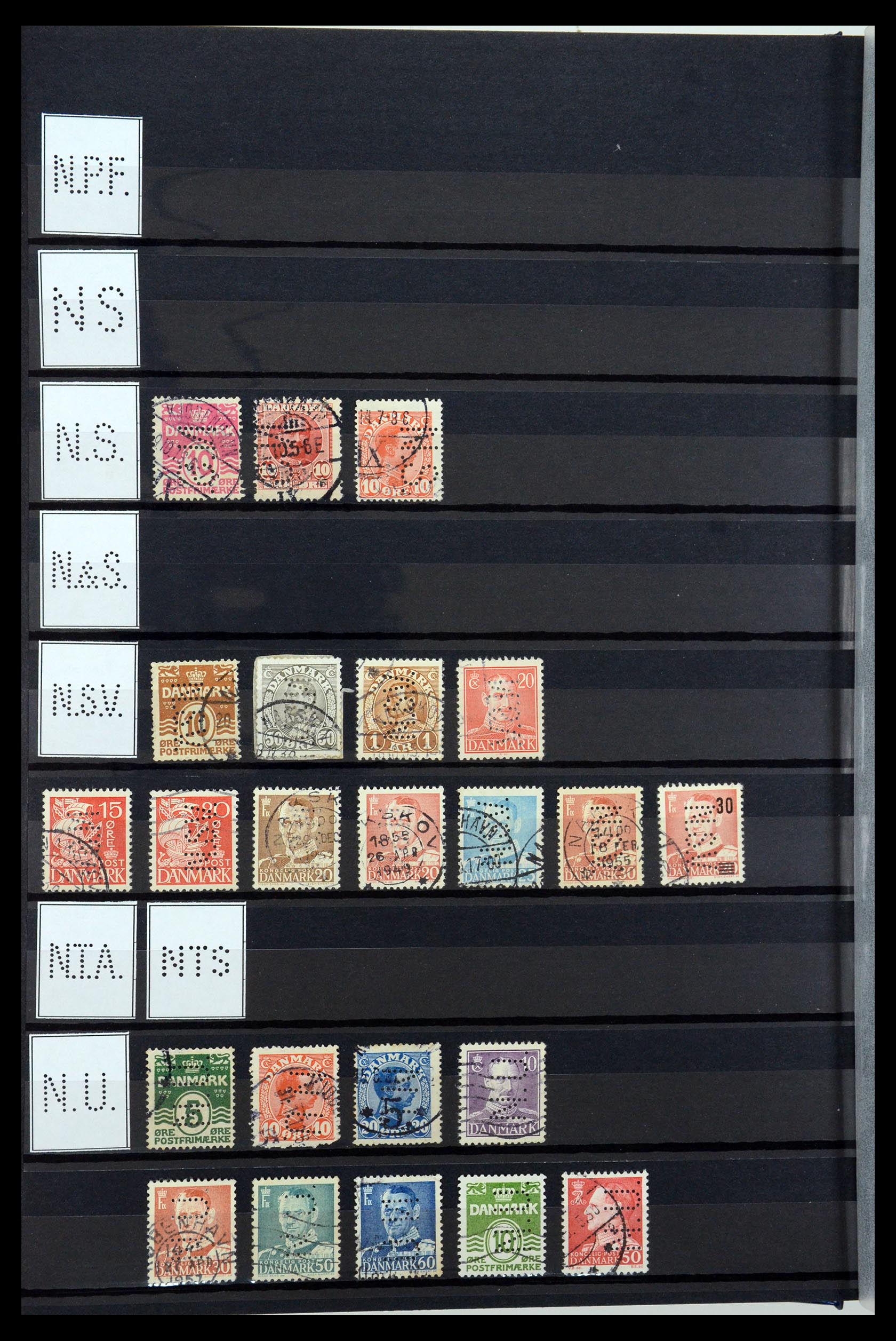 36396 183 - Postzegelverzameling 36396 Denemarken perfins.
