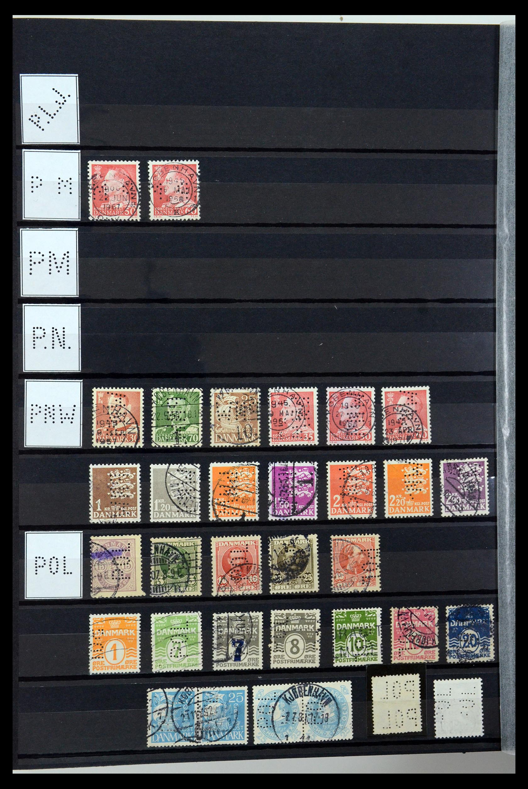 36396 195 - Postzegelverzameling 36396 Denemarken perfins.