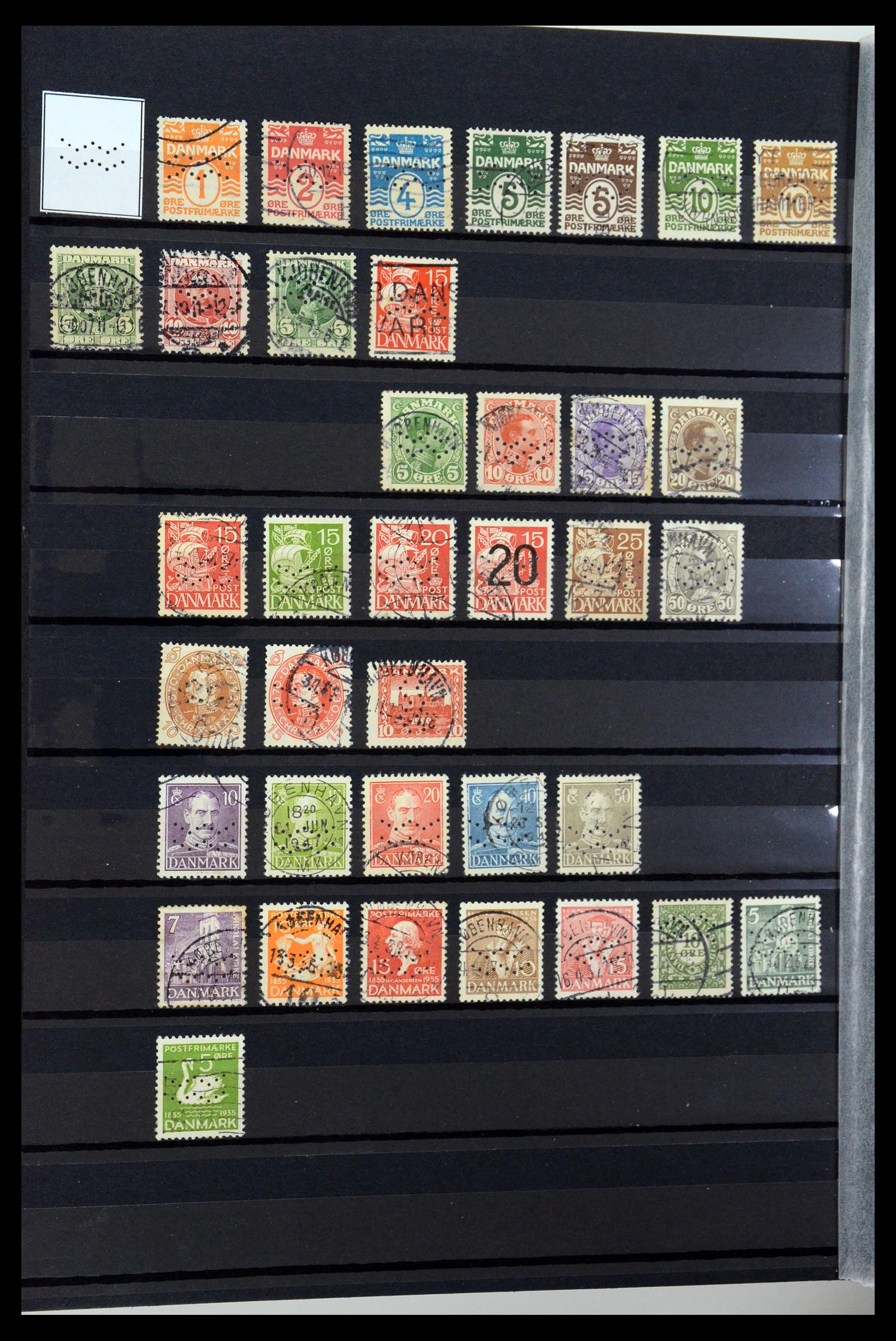 36396 230 - Postzegelverzameling 36396 Denemarken perfins.