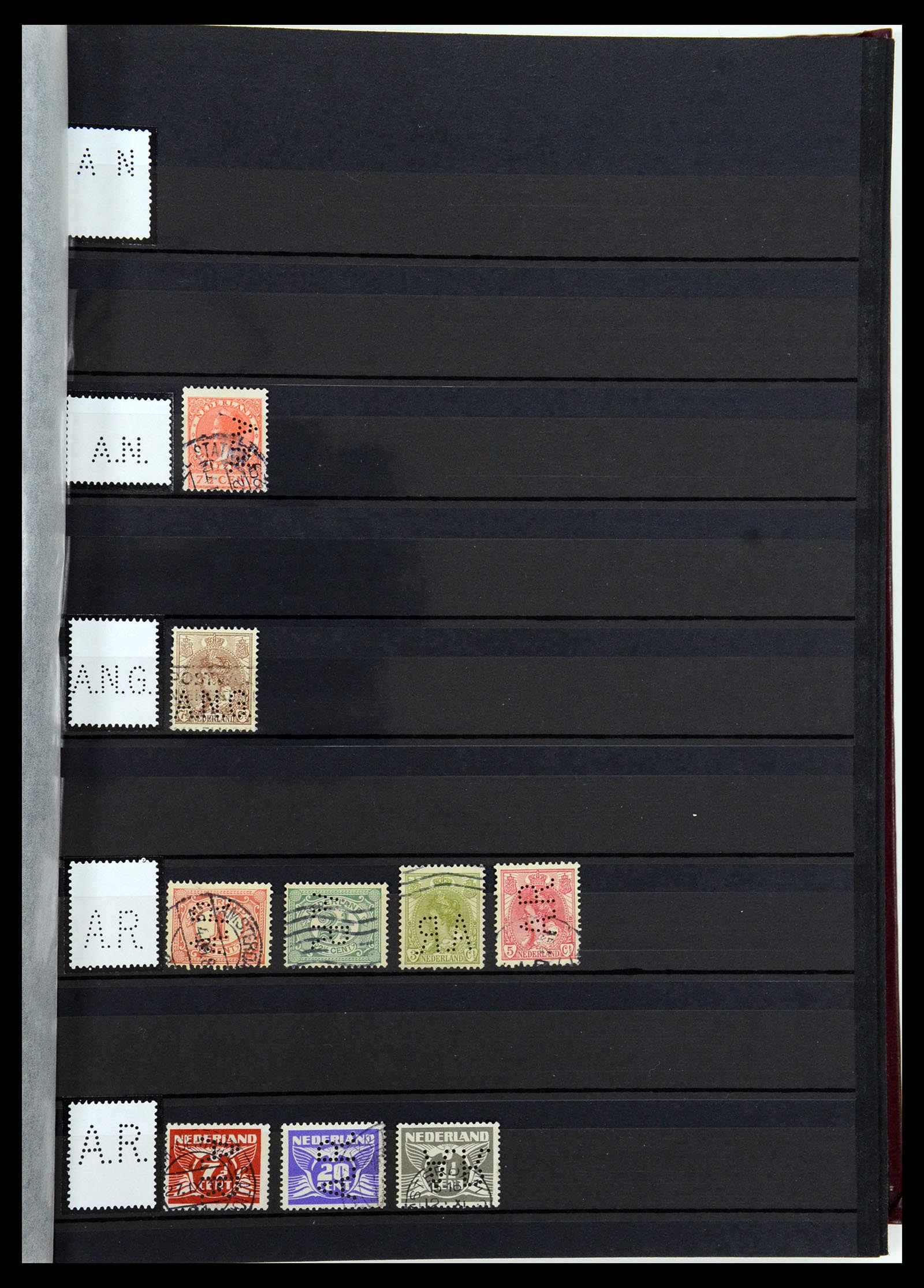 36400 009 - Postzegelverzameling 36400 Nederland perfins 1872-1980.