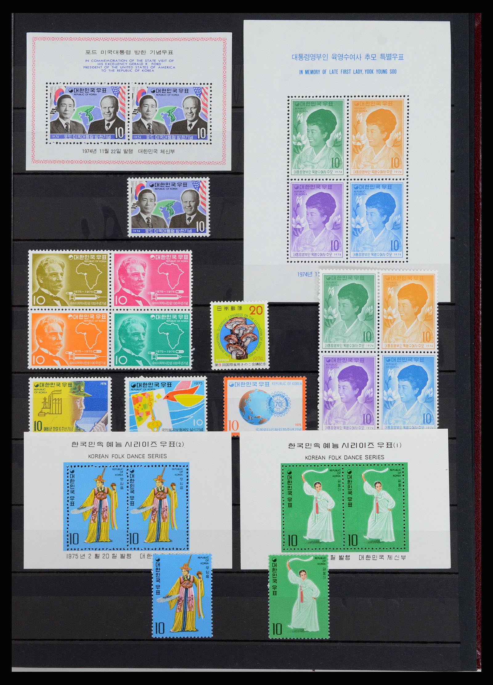 36467 027 - Stamp collection 36467 South Corea 1949-2002.
