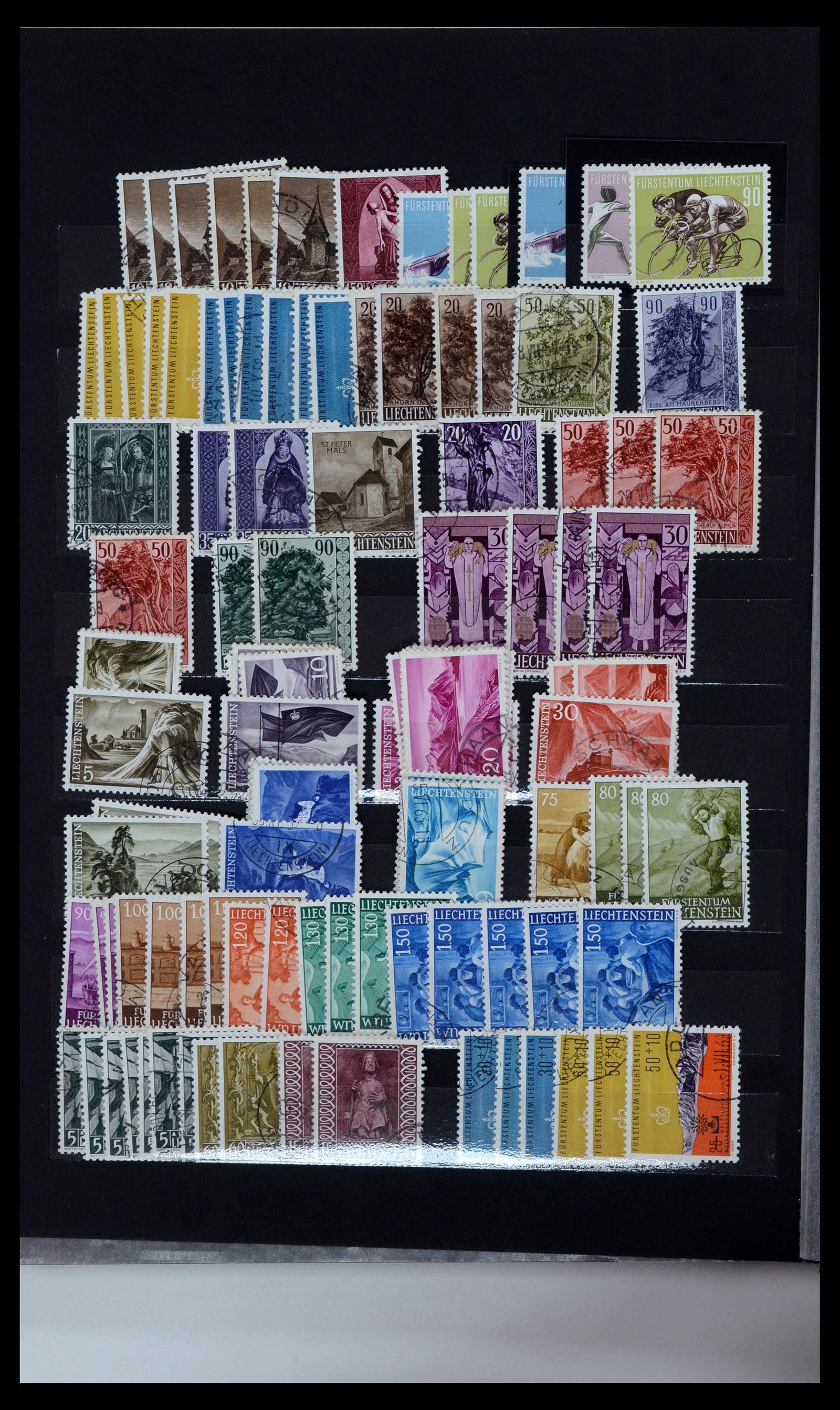 36697 027 - Postzegelverzameling 36697 Liechtenstein 1912-1985.