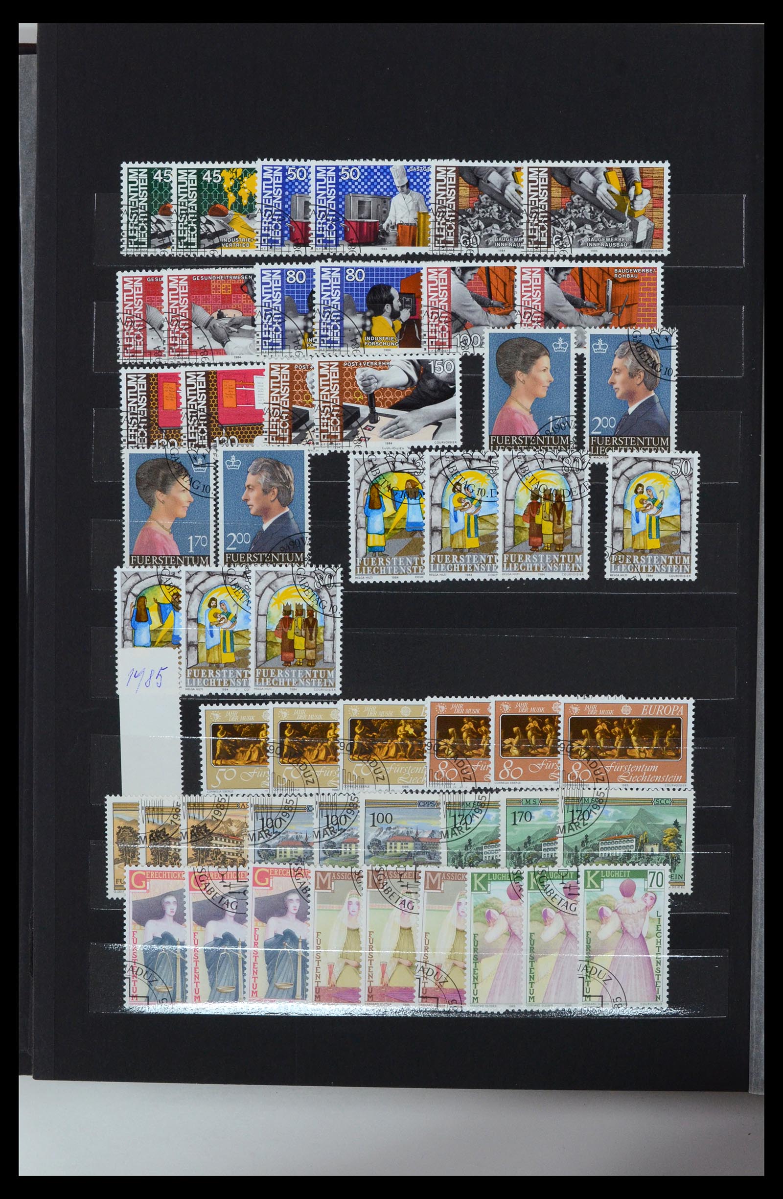 36697 041 - Postzegelverzameling 36697 Liechtenstein 1912-1985.
