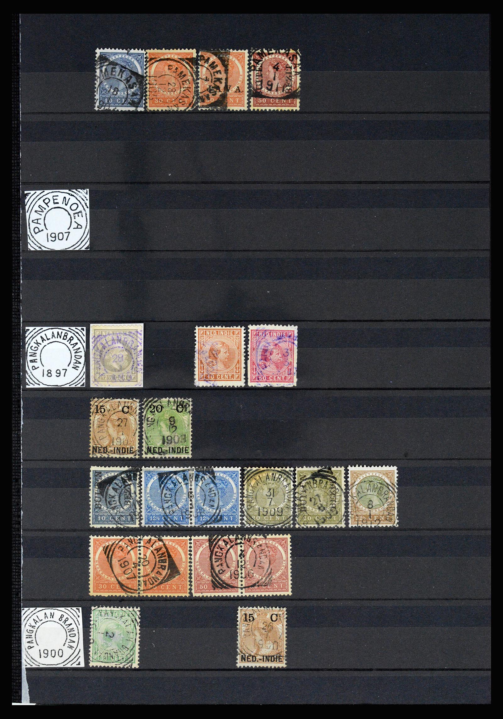 36839 036 - Postzegelverzameling 36839 Nederlands Indië vierkantstempels.