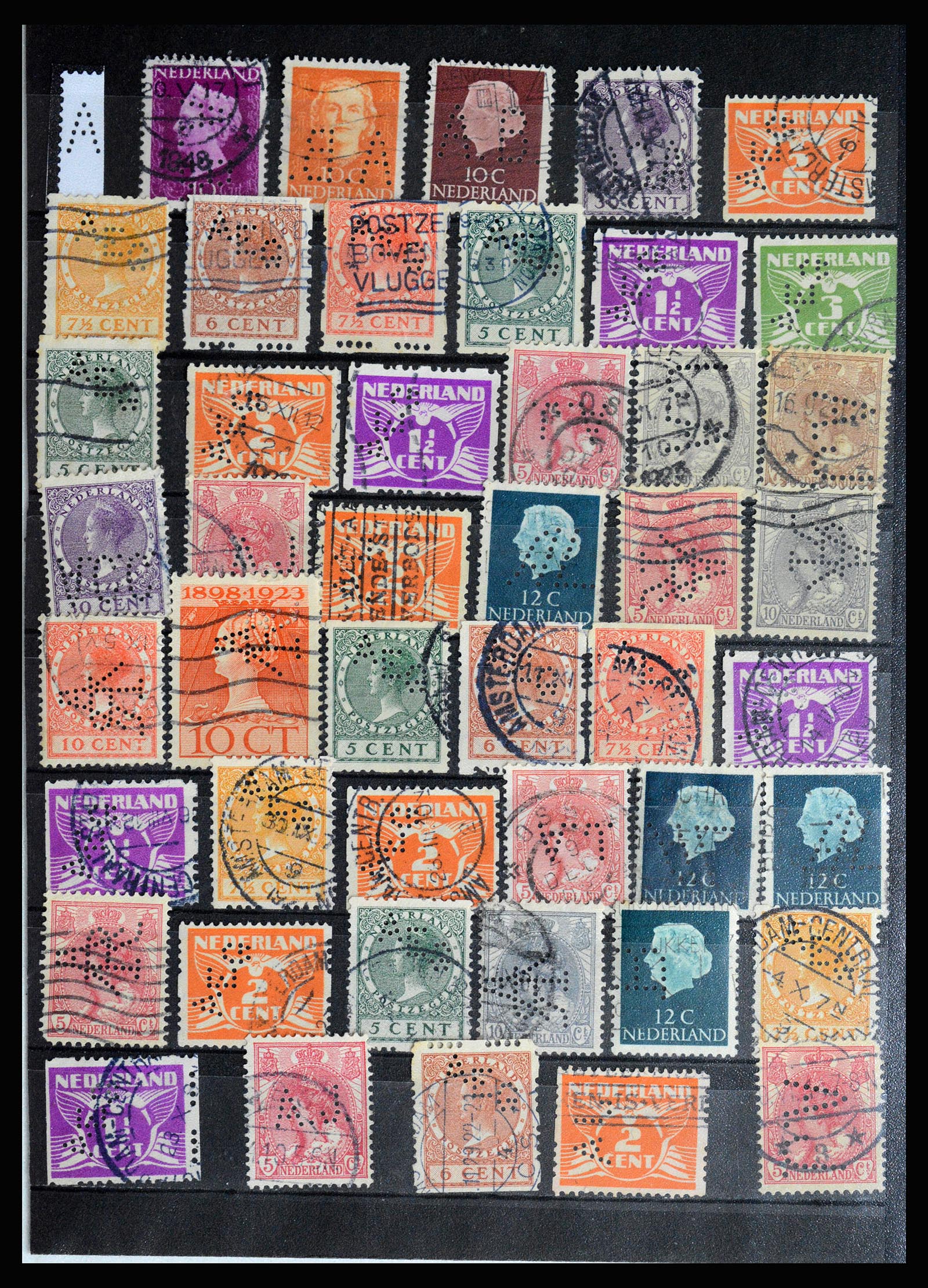 36849 001 - Postzegelverzameling 36849 Nederland perfins 1891-1960.