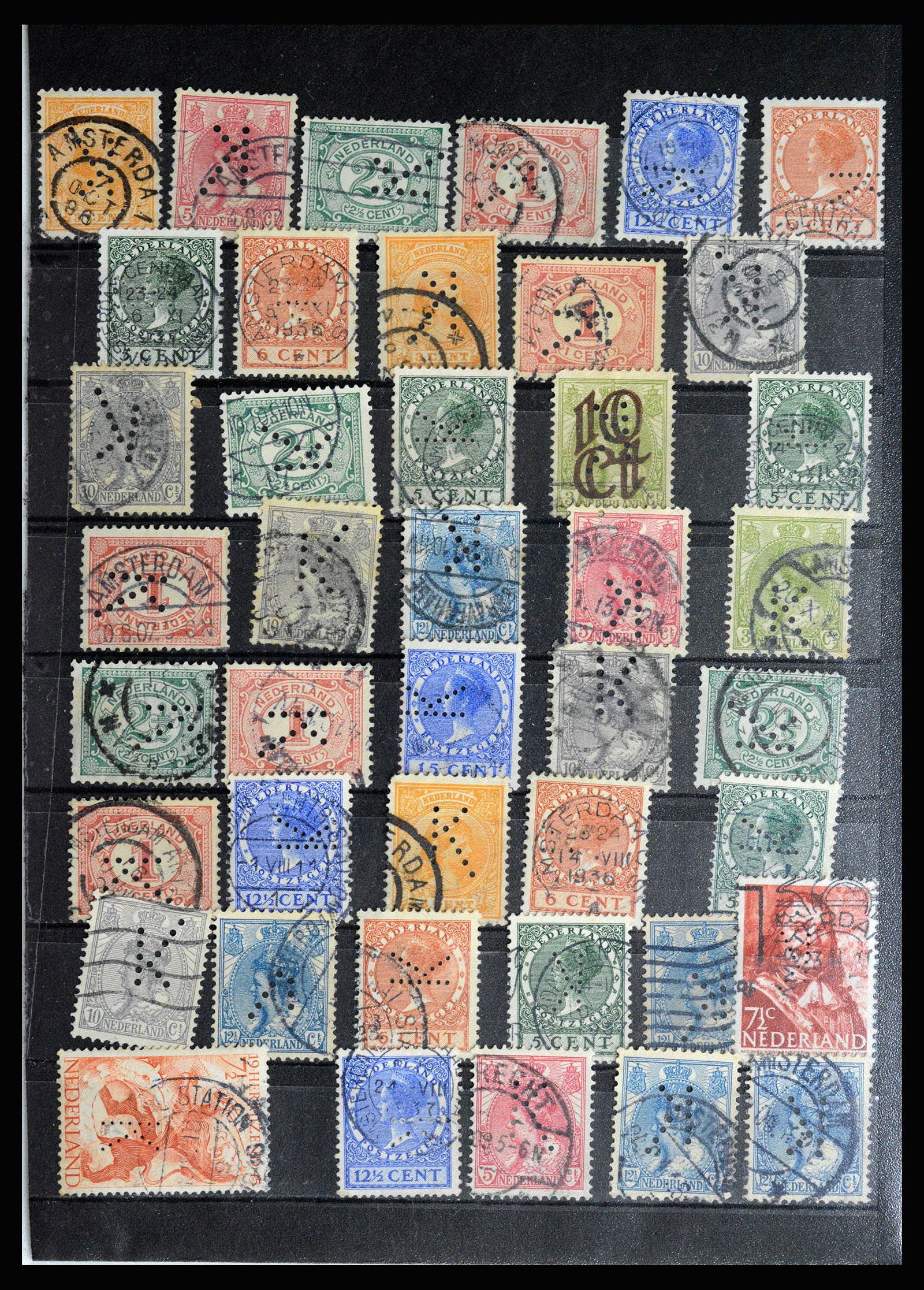 36849 010 - Postzegelverzameling 36849 Nederland perfins 1891-1960.