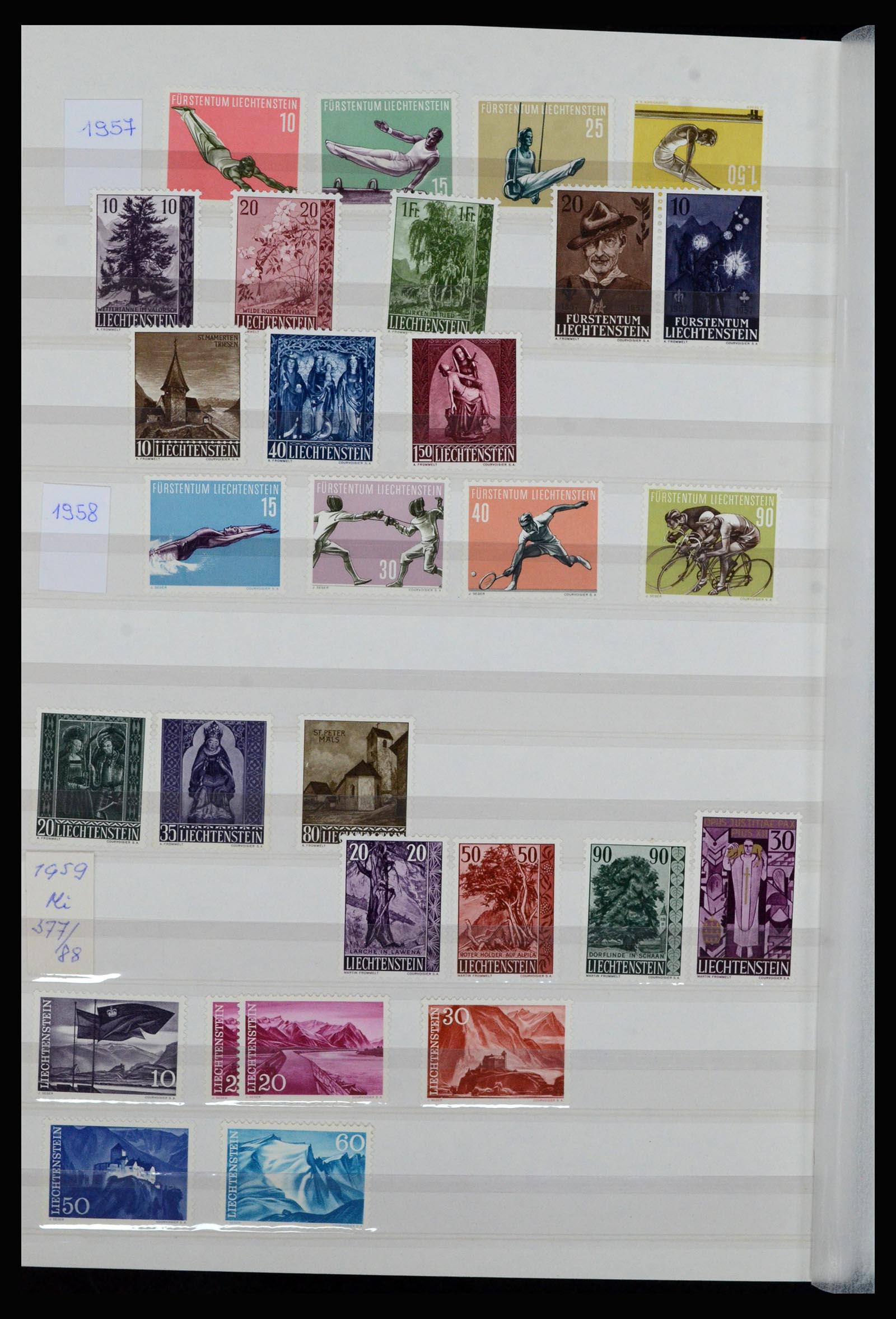 36899 011 - Postzegelverzameling 36899 Liechtenstein 1930-2005.