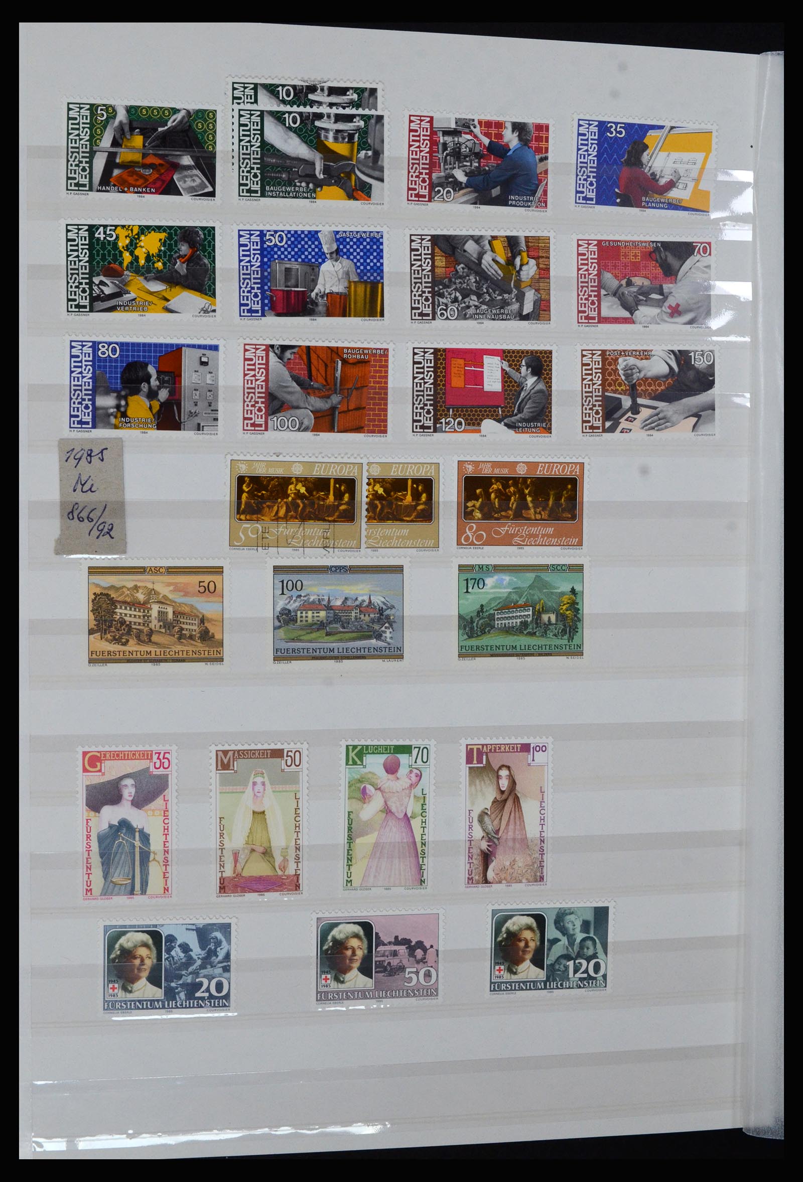 36899 037 - Stamp collection 36899 Liechtenstein 1930-2005.