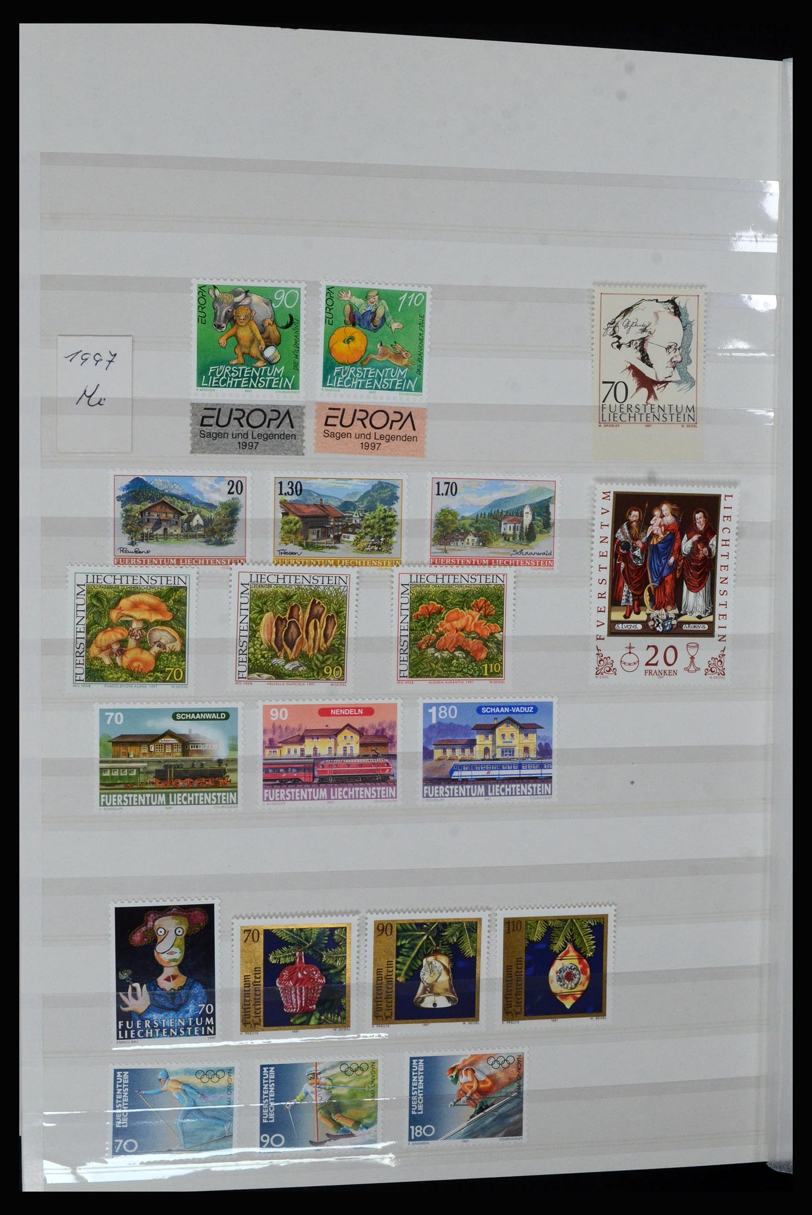 36899 049 - Postzegelverzameling 36899 Liechtenstein 1930-2005.