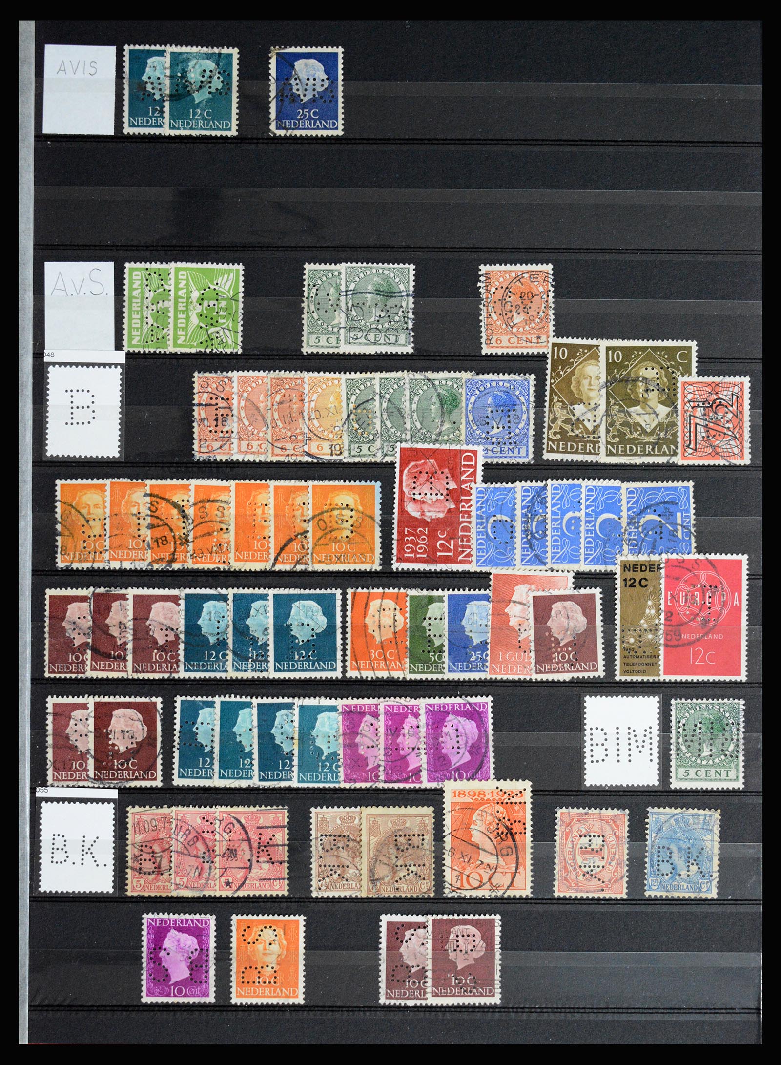 37054 003 - Postzegelverzameling 37054 Nederland perfins 1890-1960.