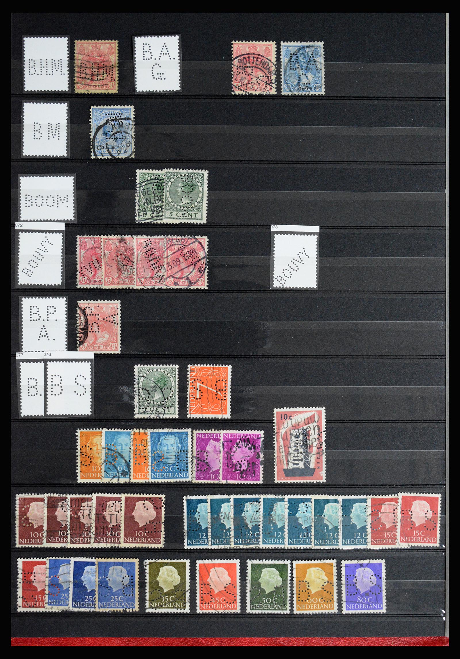 37054 004 - Postzegelverzameling 37054 Nederland perfins 1890-1960.
