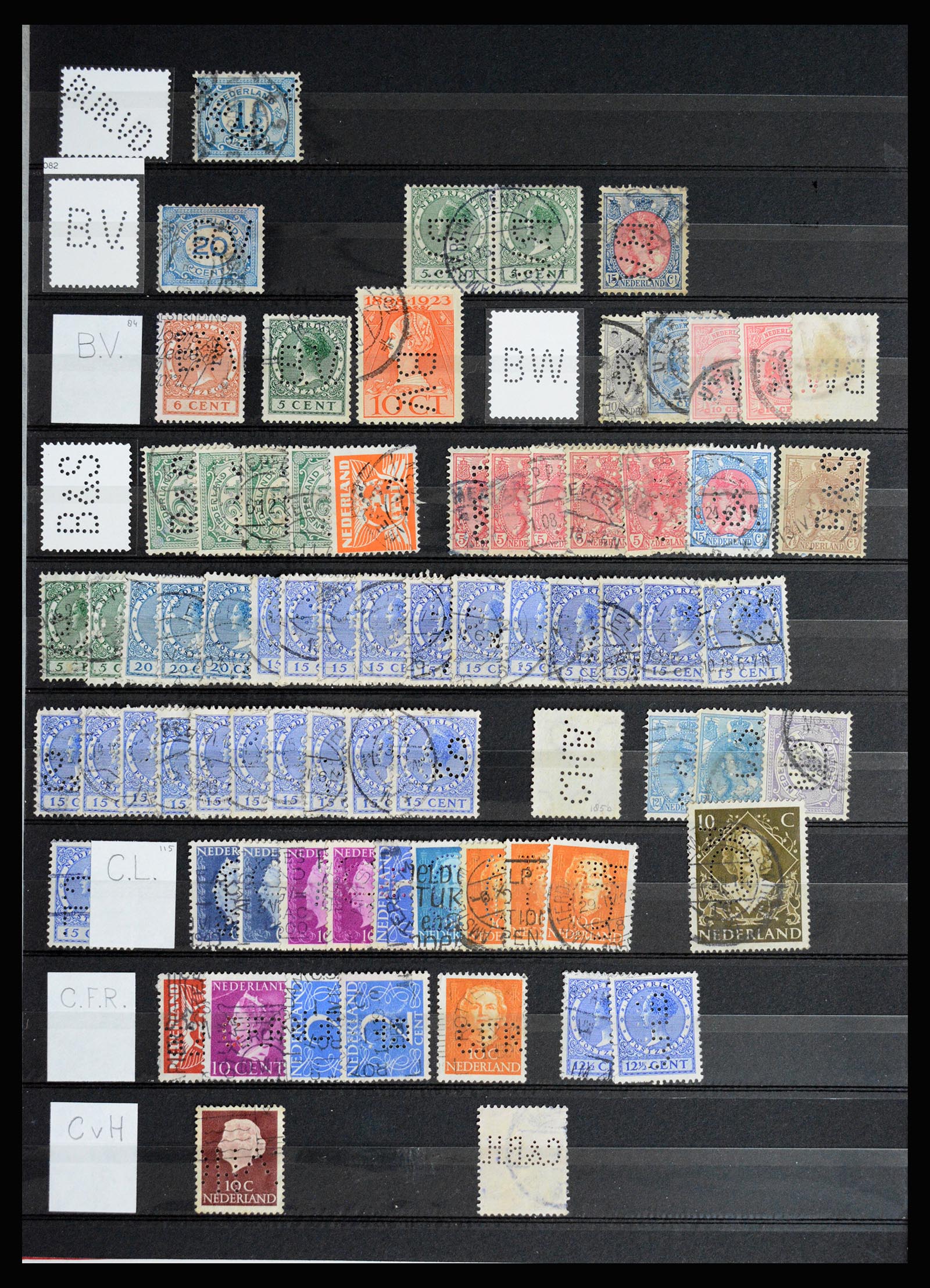 37054 005 - Postzegelverzameling 37054 Nederland perfins 1890-1960.