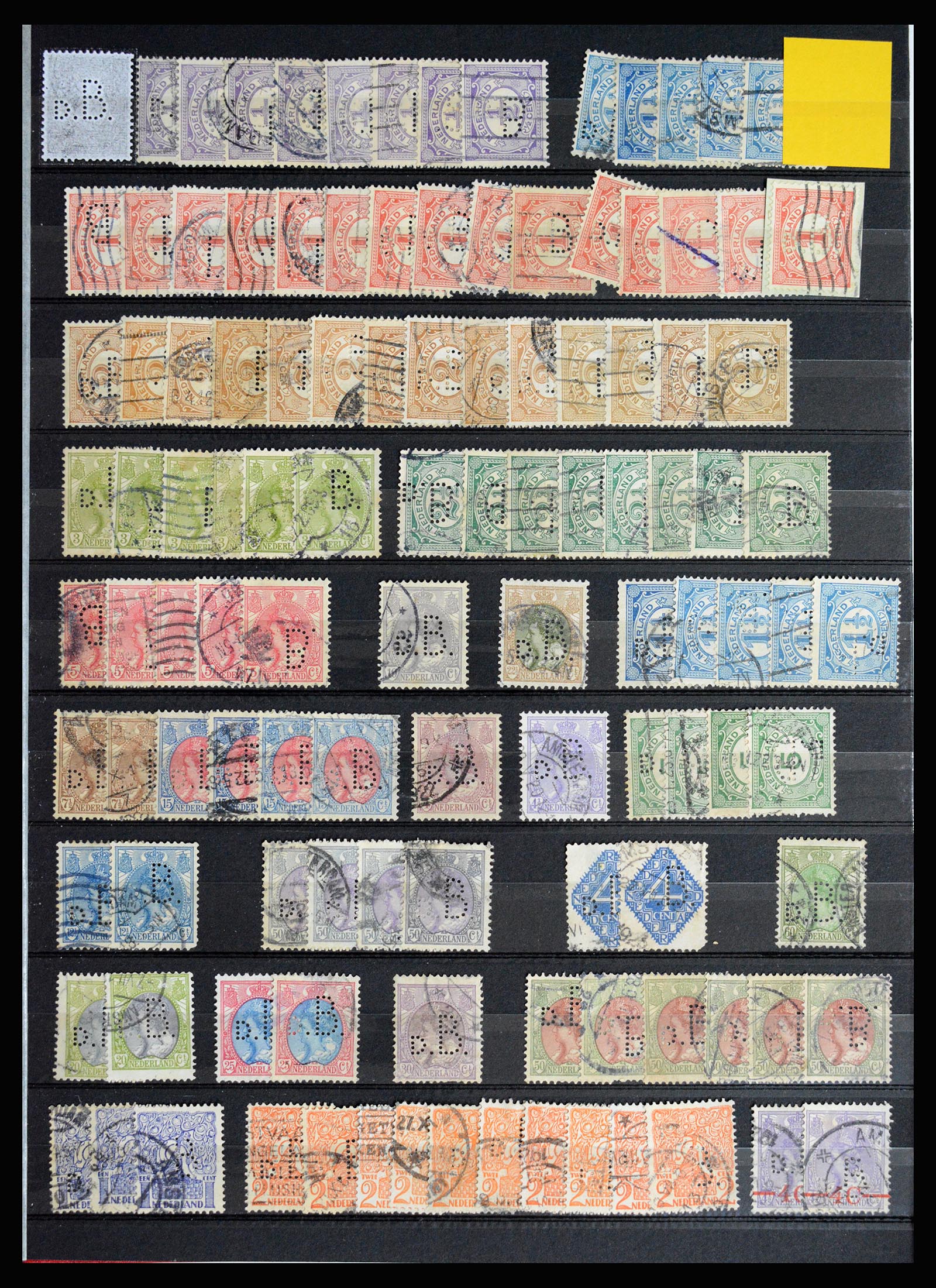 37054 007 - Postzegelverzameling 37054 Nederland perfins 1890-1960.