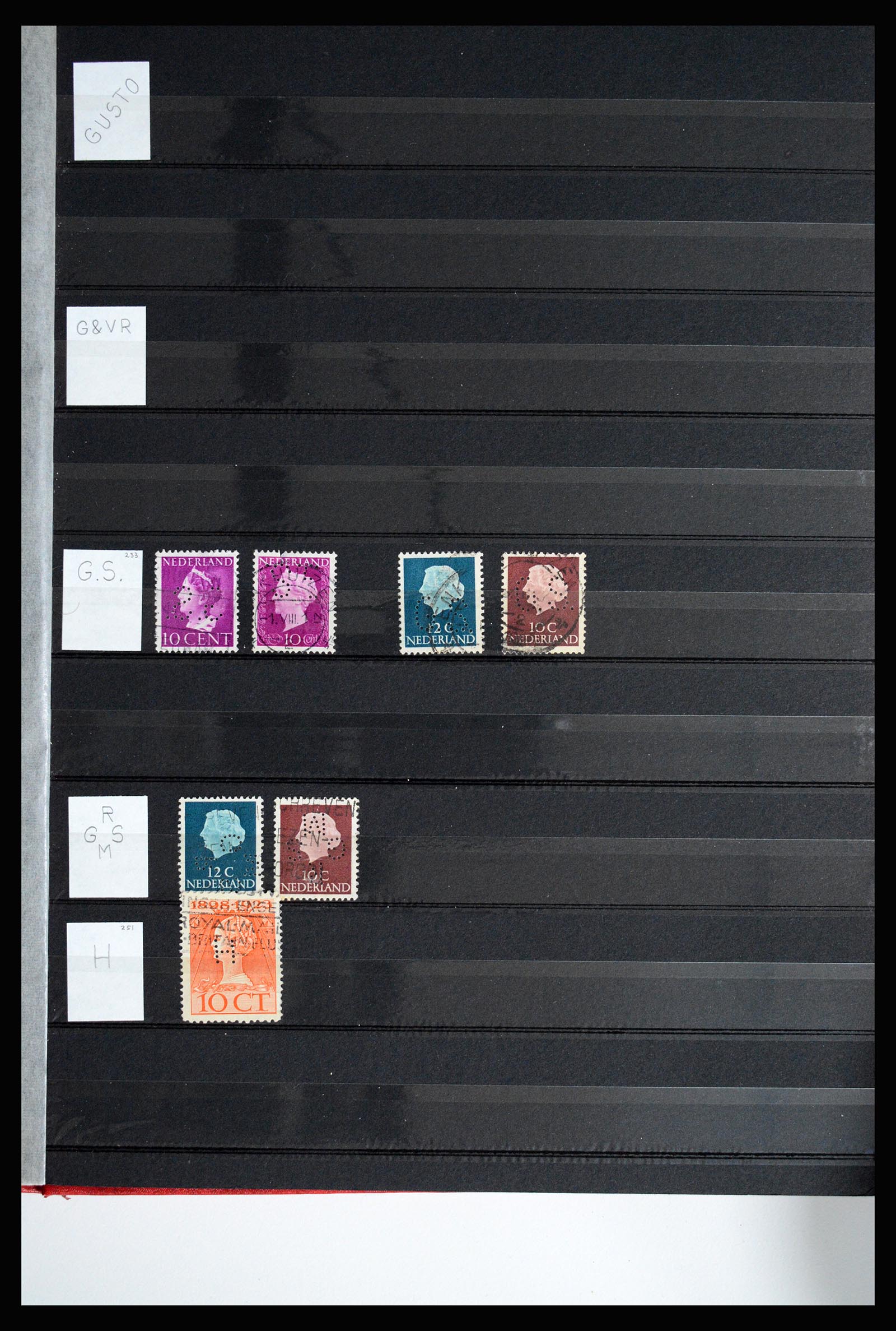 37054 013 - Postzegelverzameling 37054 Nederland perfins 1890-1960.