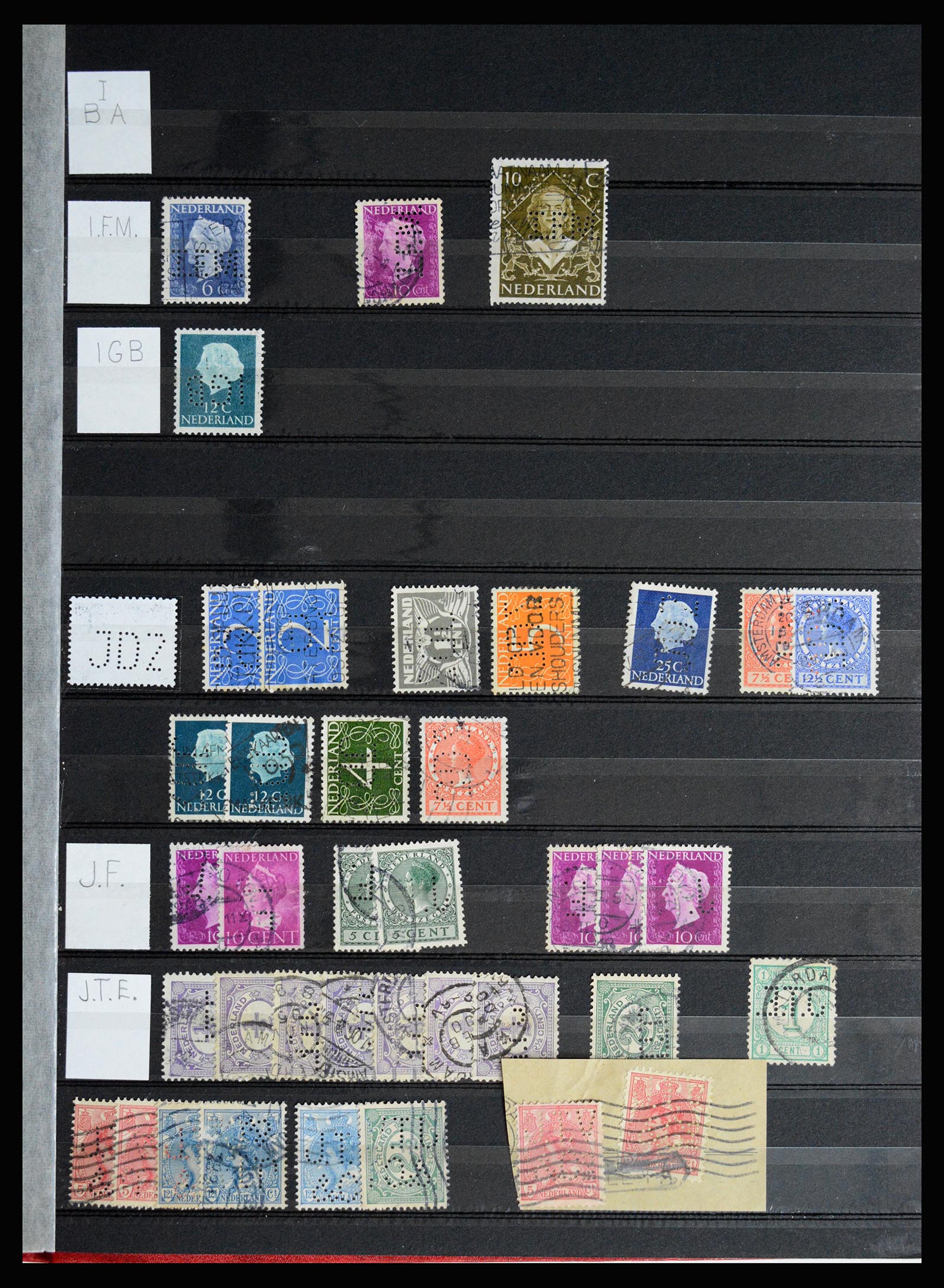 37054 017 - Postzegelverzameling 37054 Nederland perfins 1890-1960.