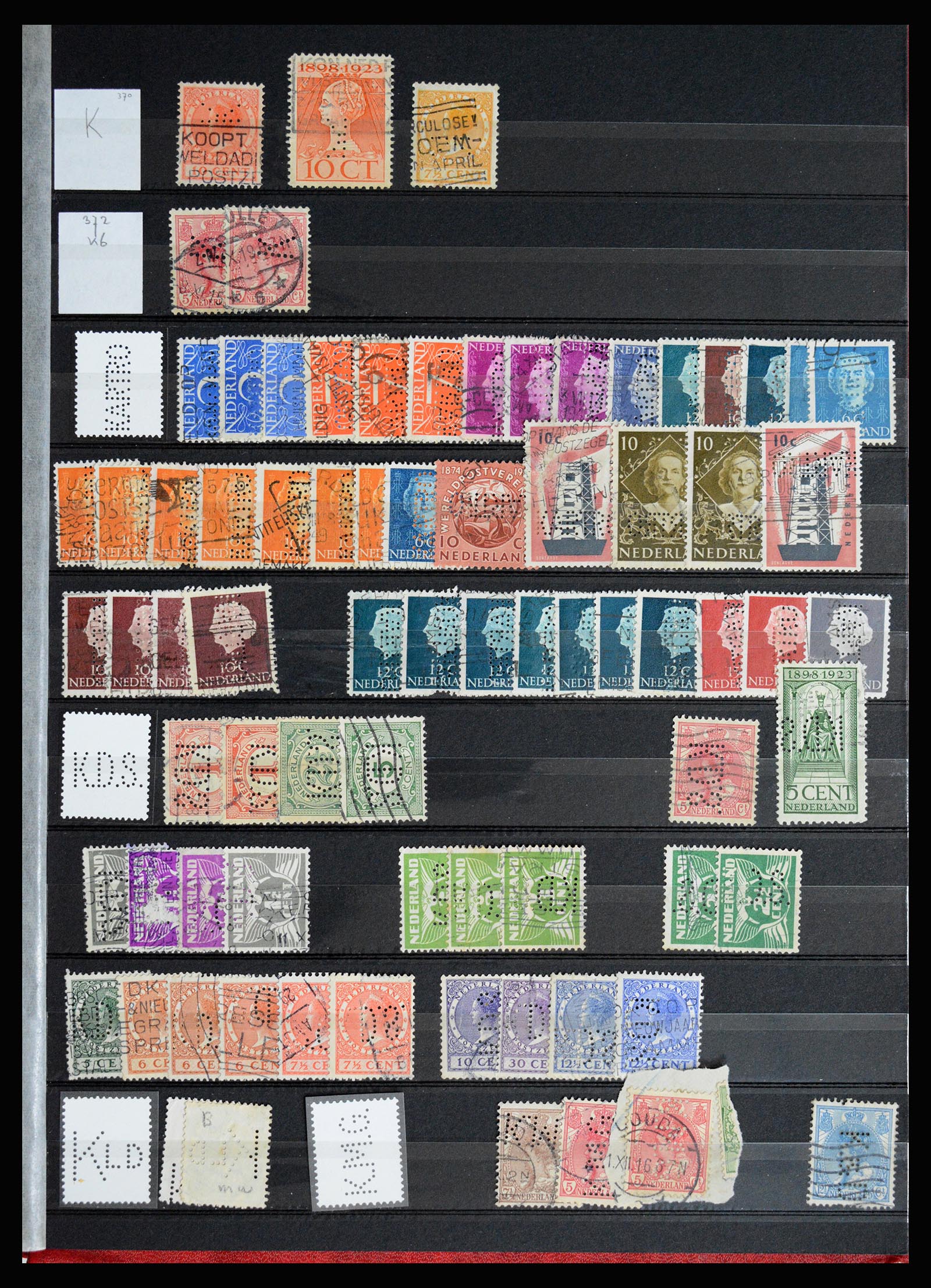 37054 021 - Postzegelverzameling 37054 Nederland perfins 1890-1960.