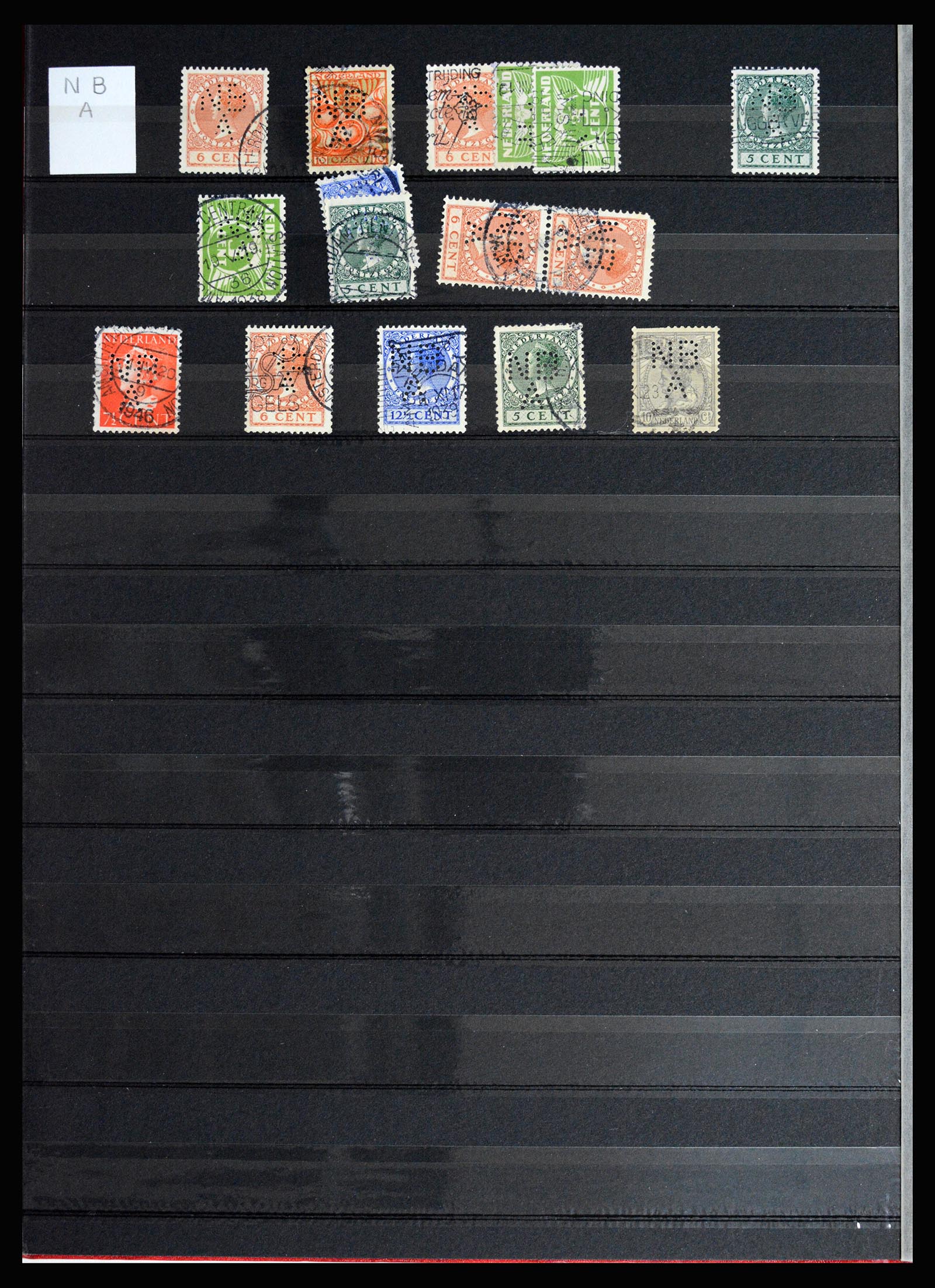 37054 028 - Postzegelverzameling 37054 Nederland perfins 1890-1960.